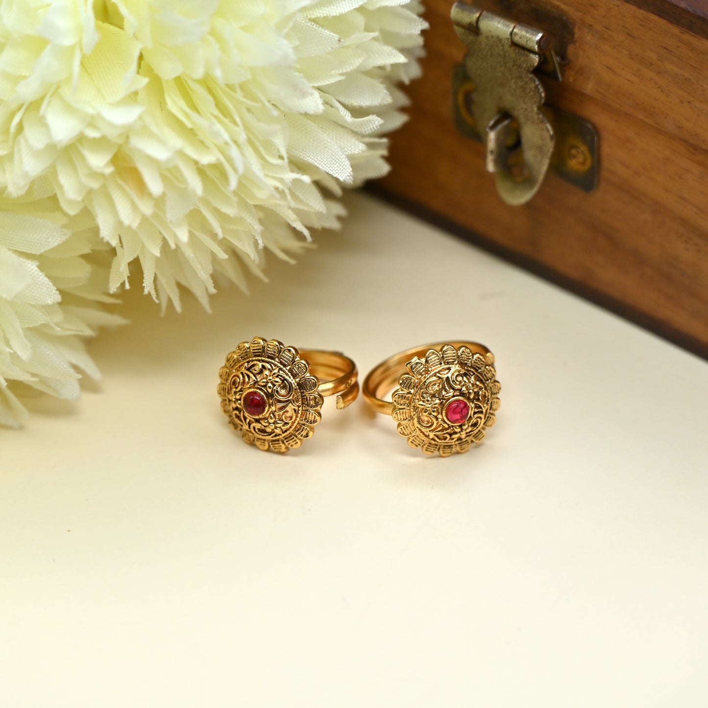 Gold Look Premium Flower Toe Rings For Women - TR012