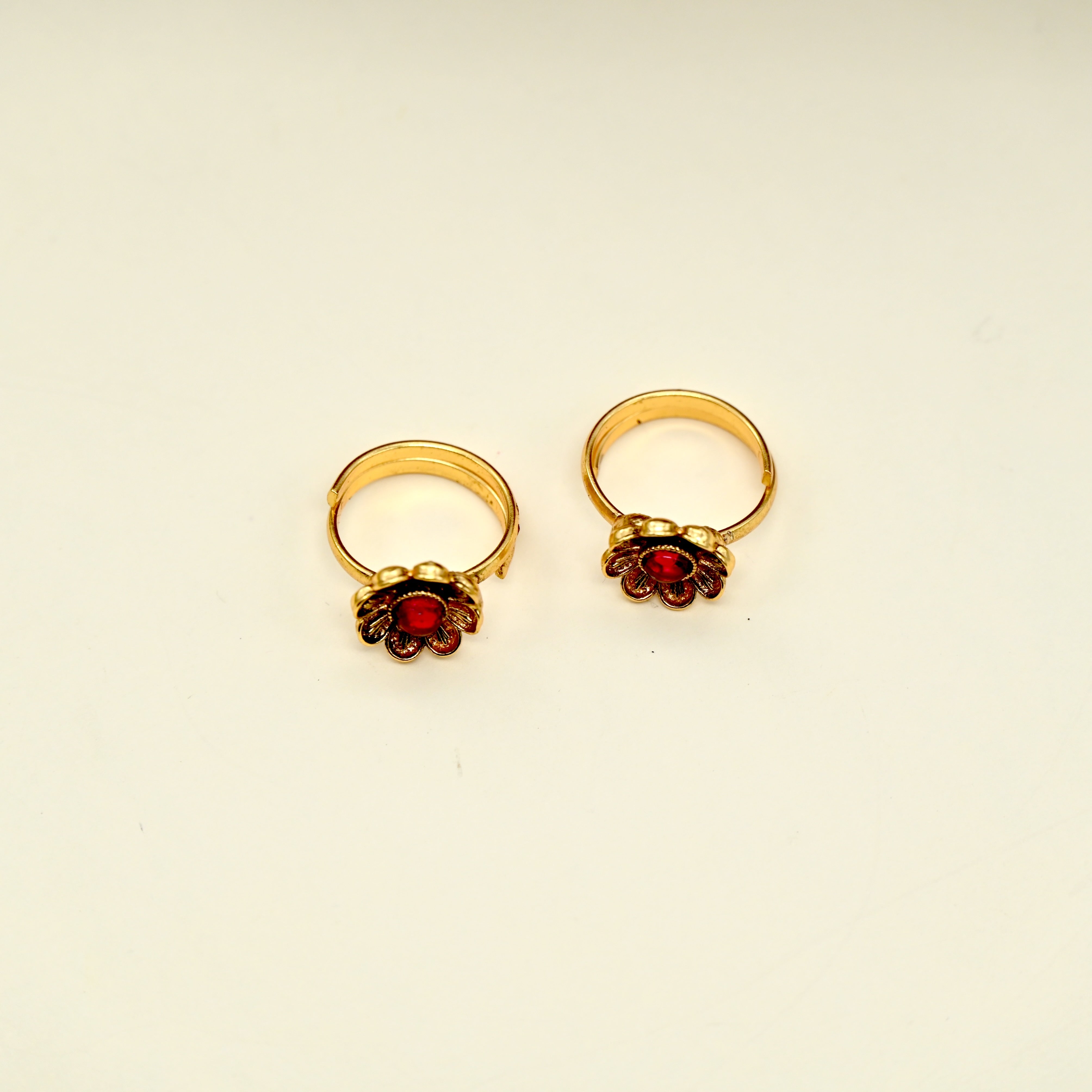 Gold Look Premium Flower Toe Rings For Women - TR008