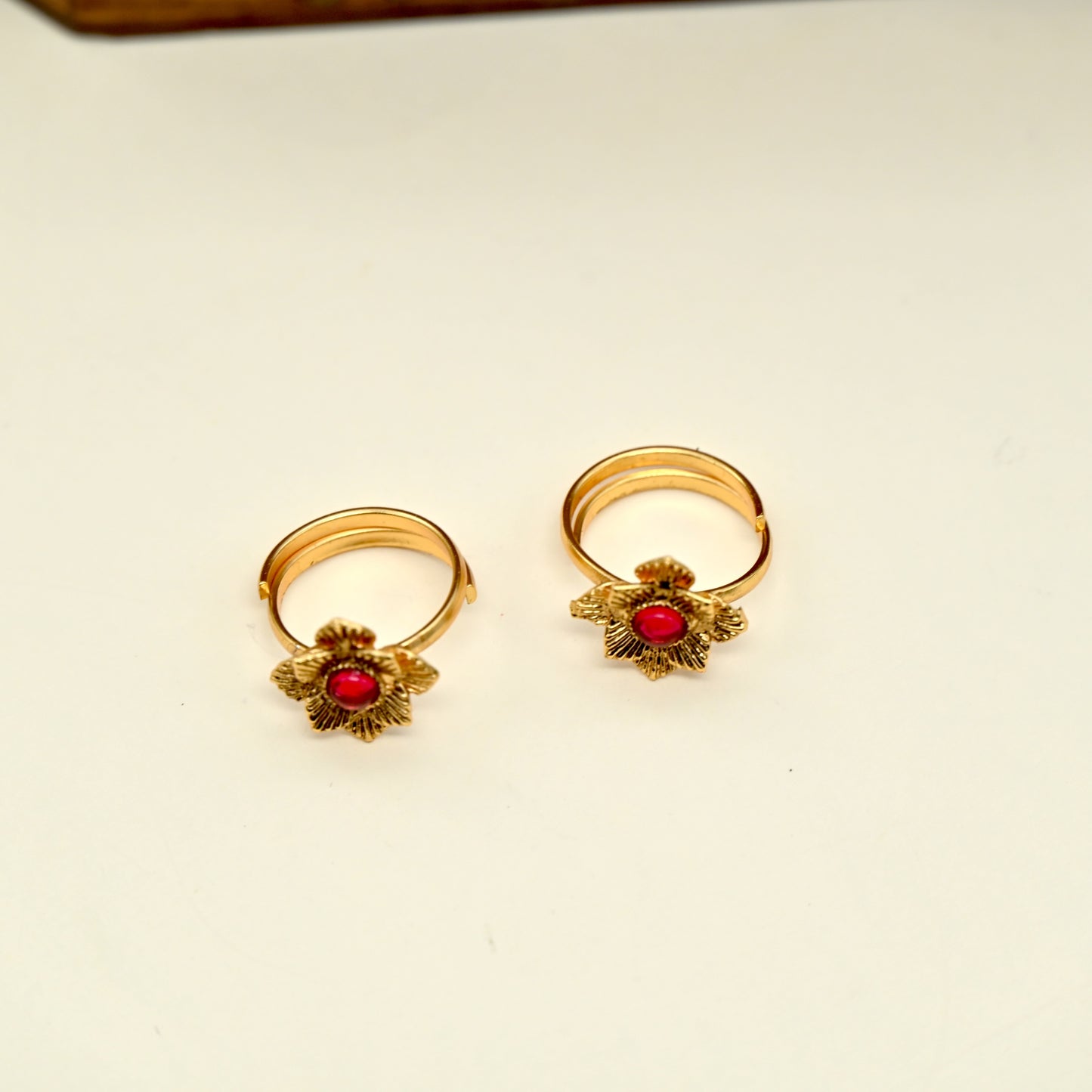 Gold Look Premium Flower Toe Rings For Women - TR005