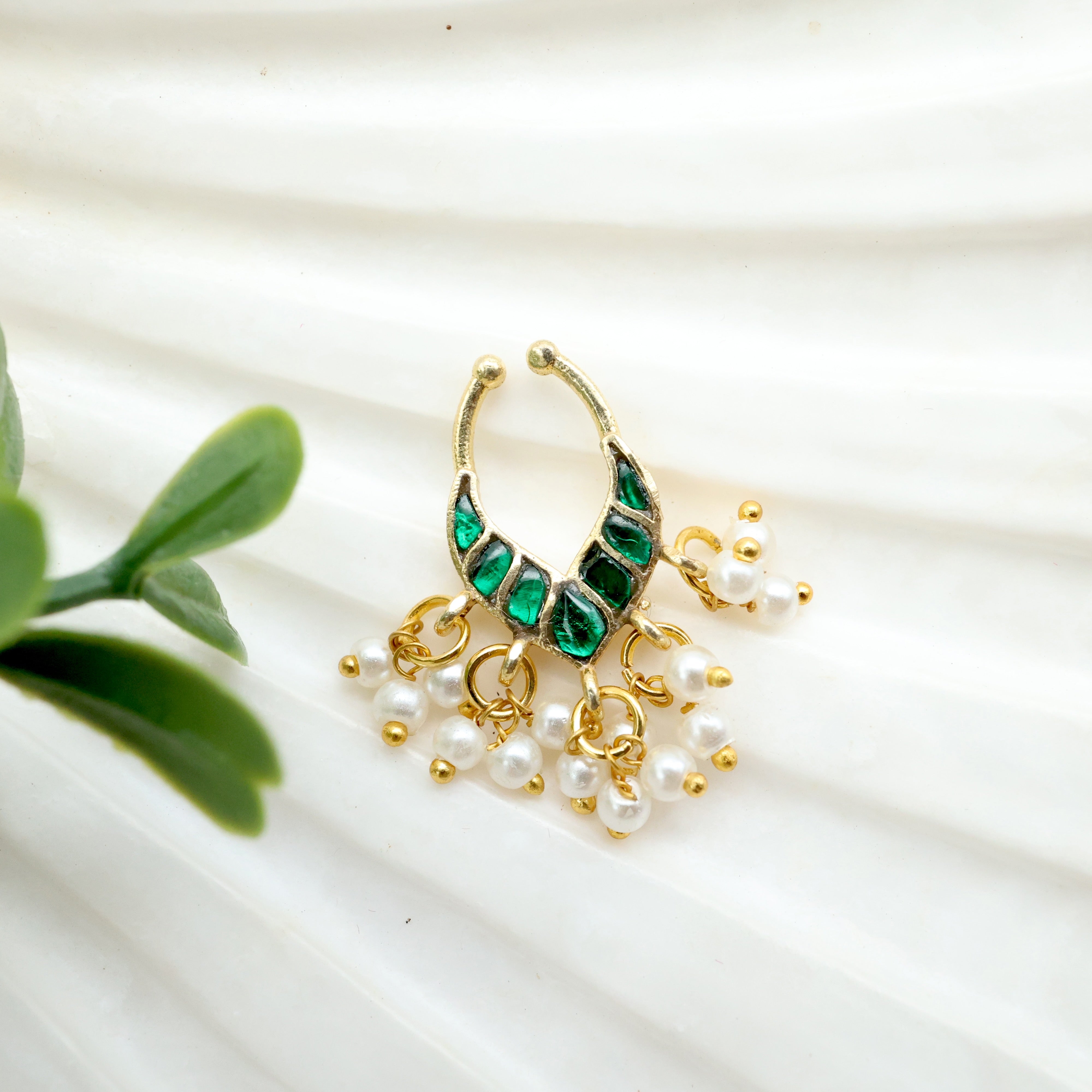 ANTIQUE GOLD ARCH DROP SEPTUM RING - GREEN