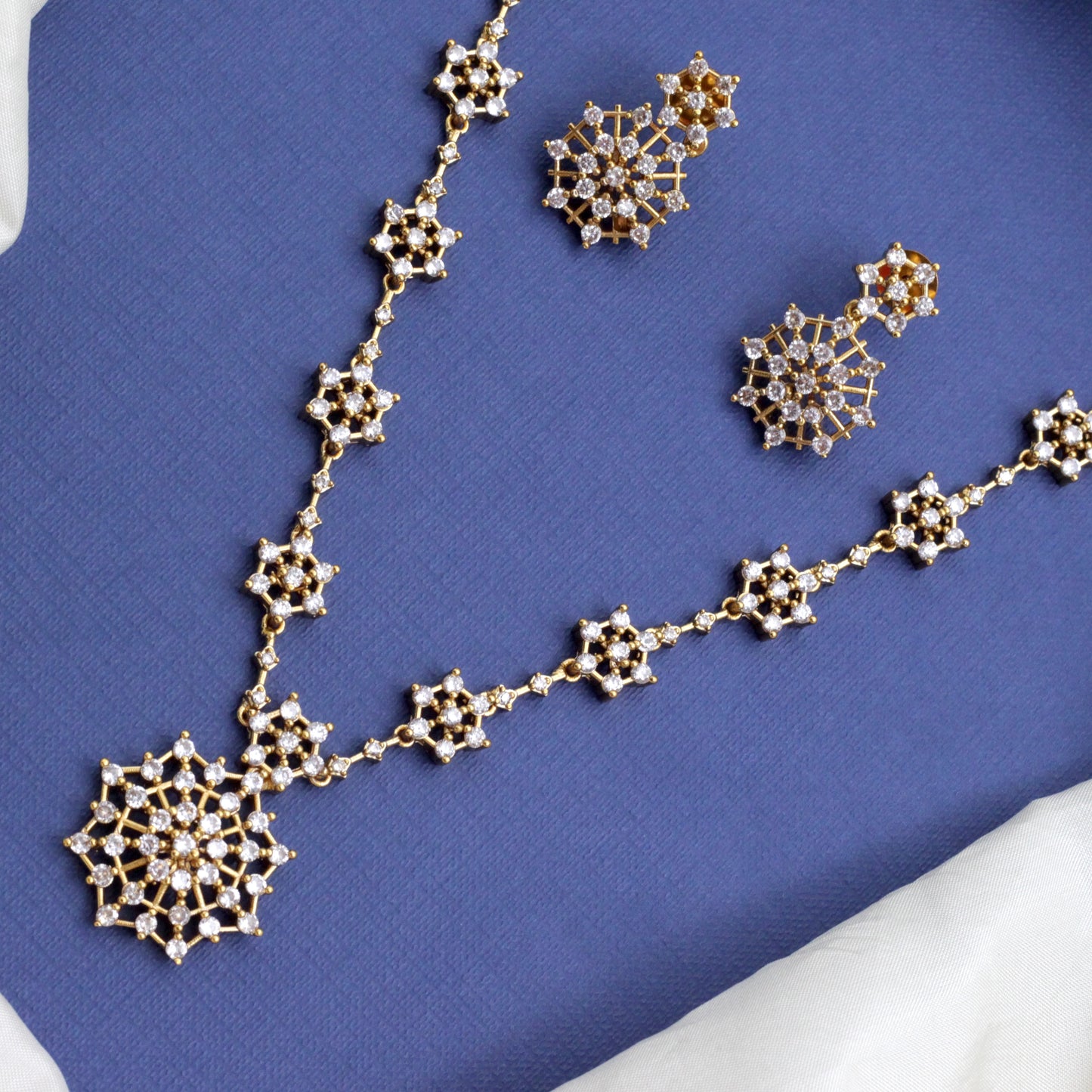 Diamond Look Antique Gold Lightweight Star Necklace Set