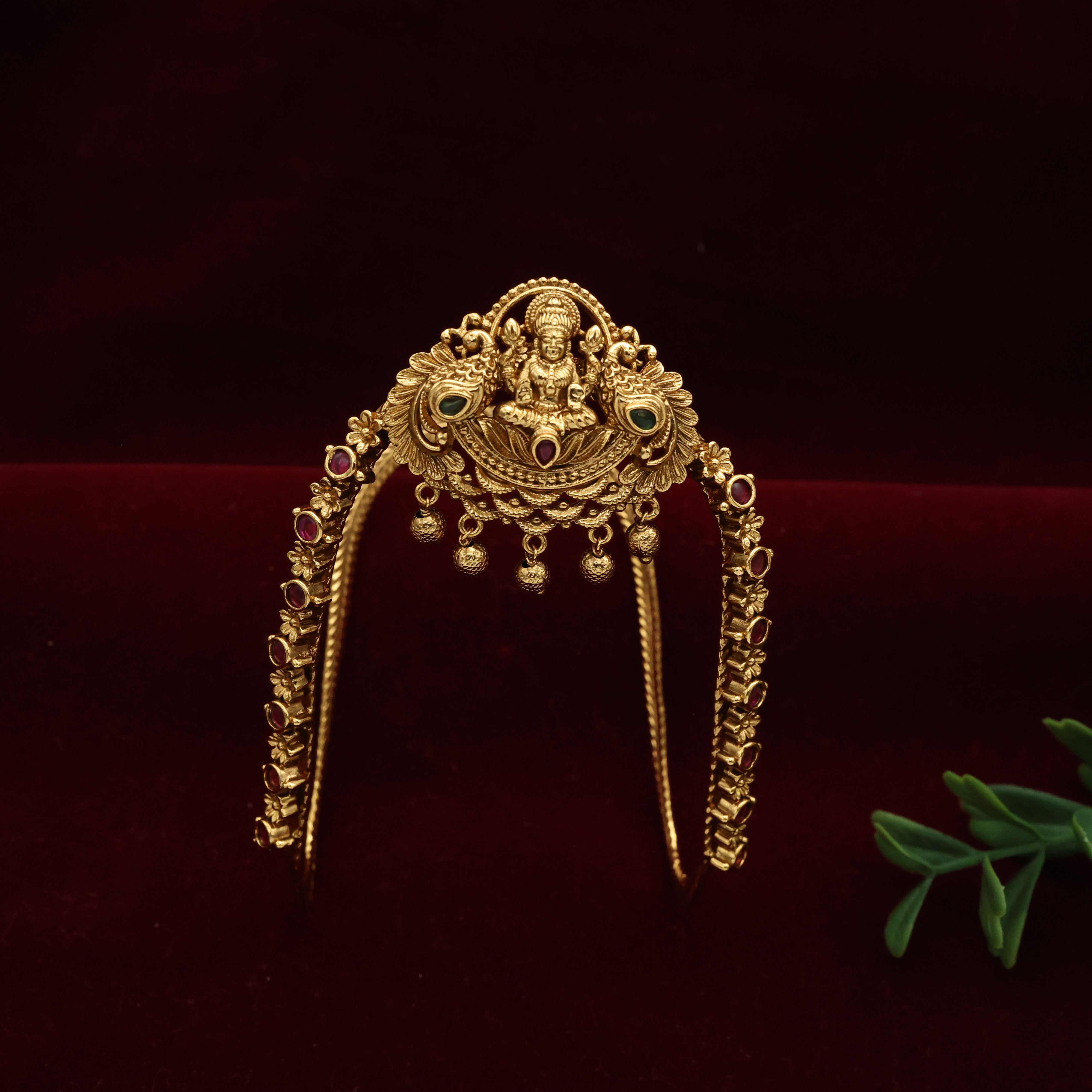 Antique Gold Temple Lakshmi Kemp Leaves Single Bridal Vanki