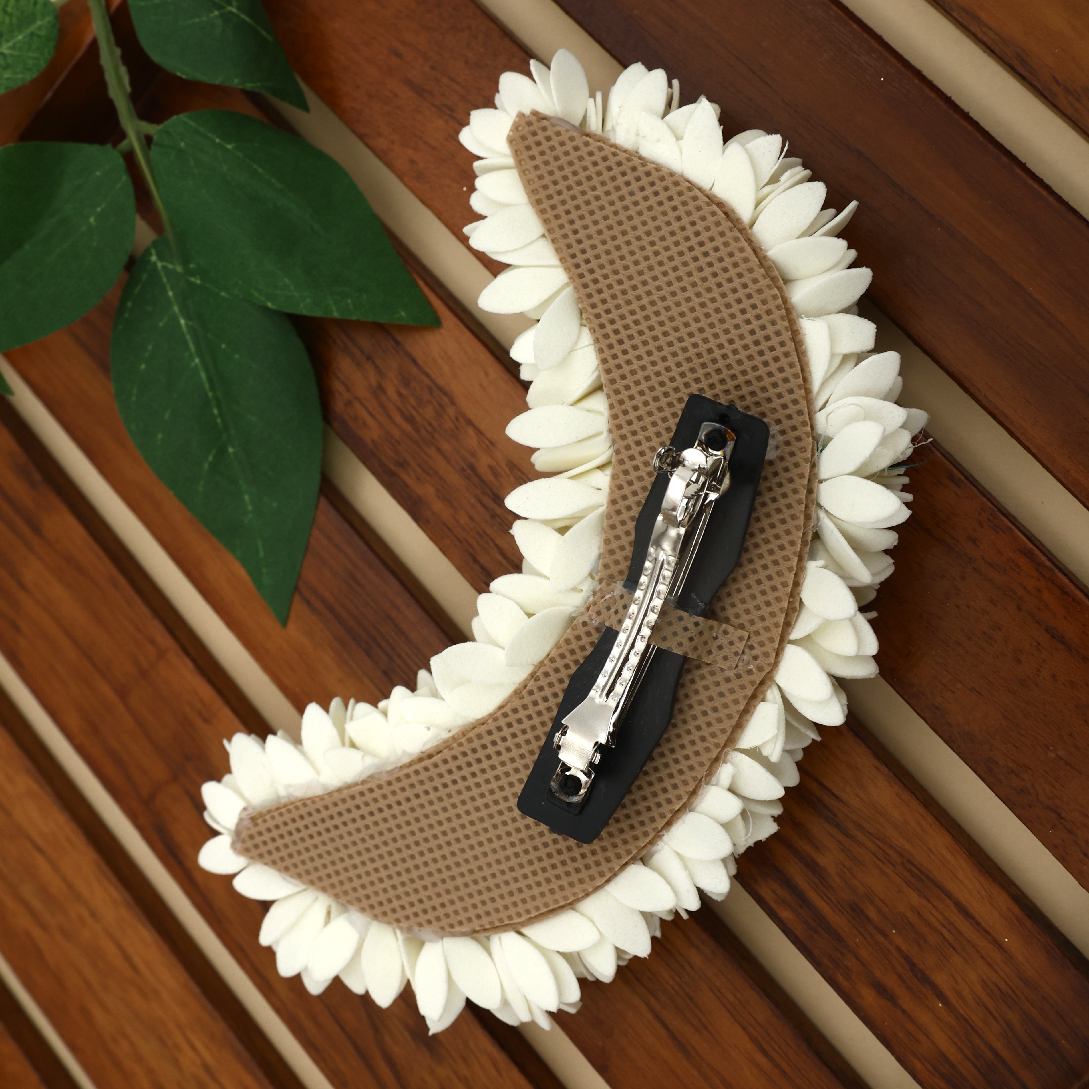 Handmade Realistic Mullai Poo Pirai Hair Clip