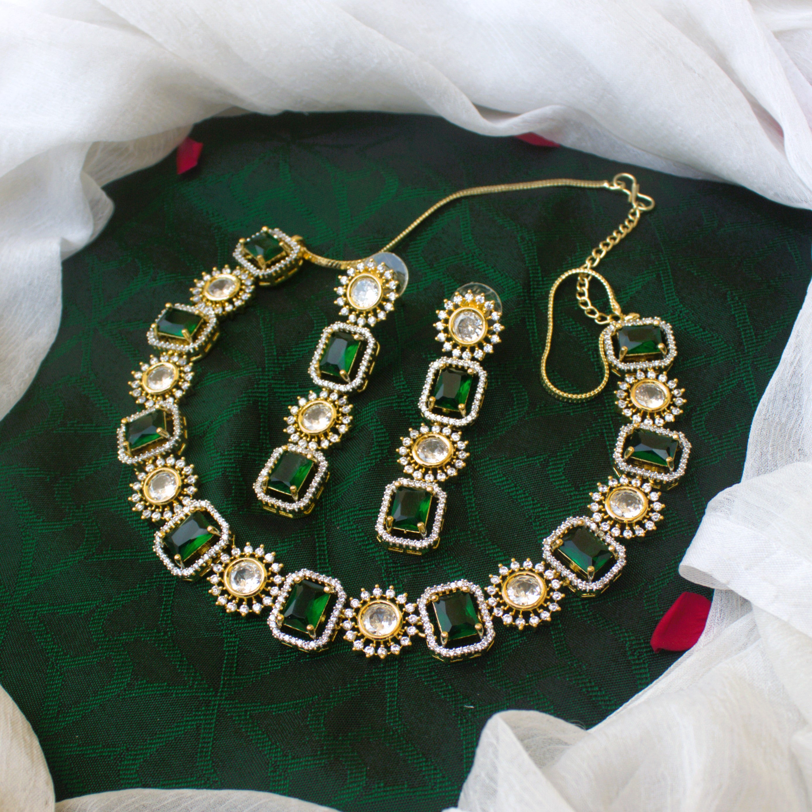 Khwabeeda Diamond And Emerald Necklace – Timeless Indian Jewelry | Aurus