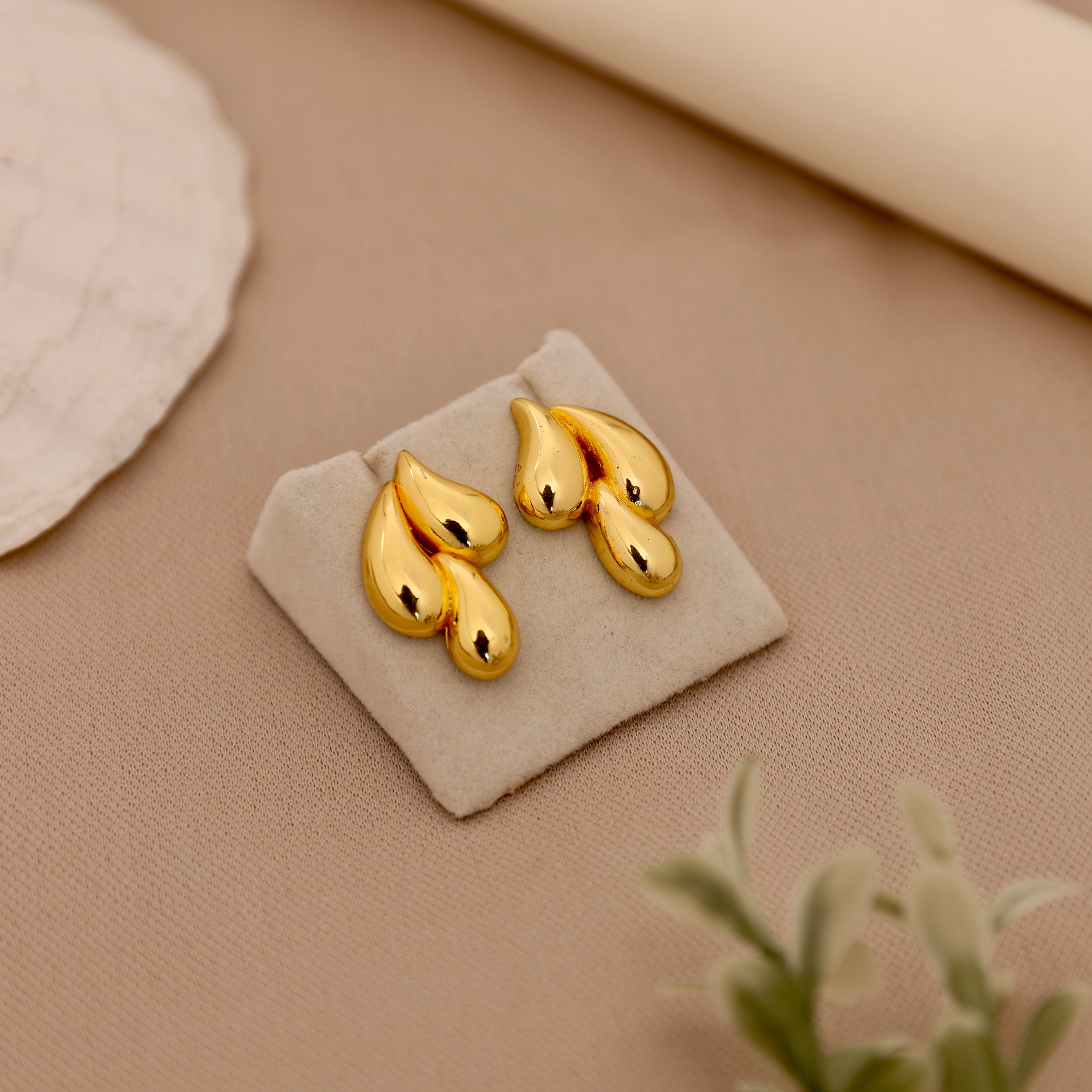 ￼ANTI-TARNISH GOLD TONE EARRINGS - DROPLETS