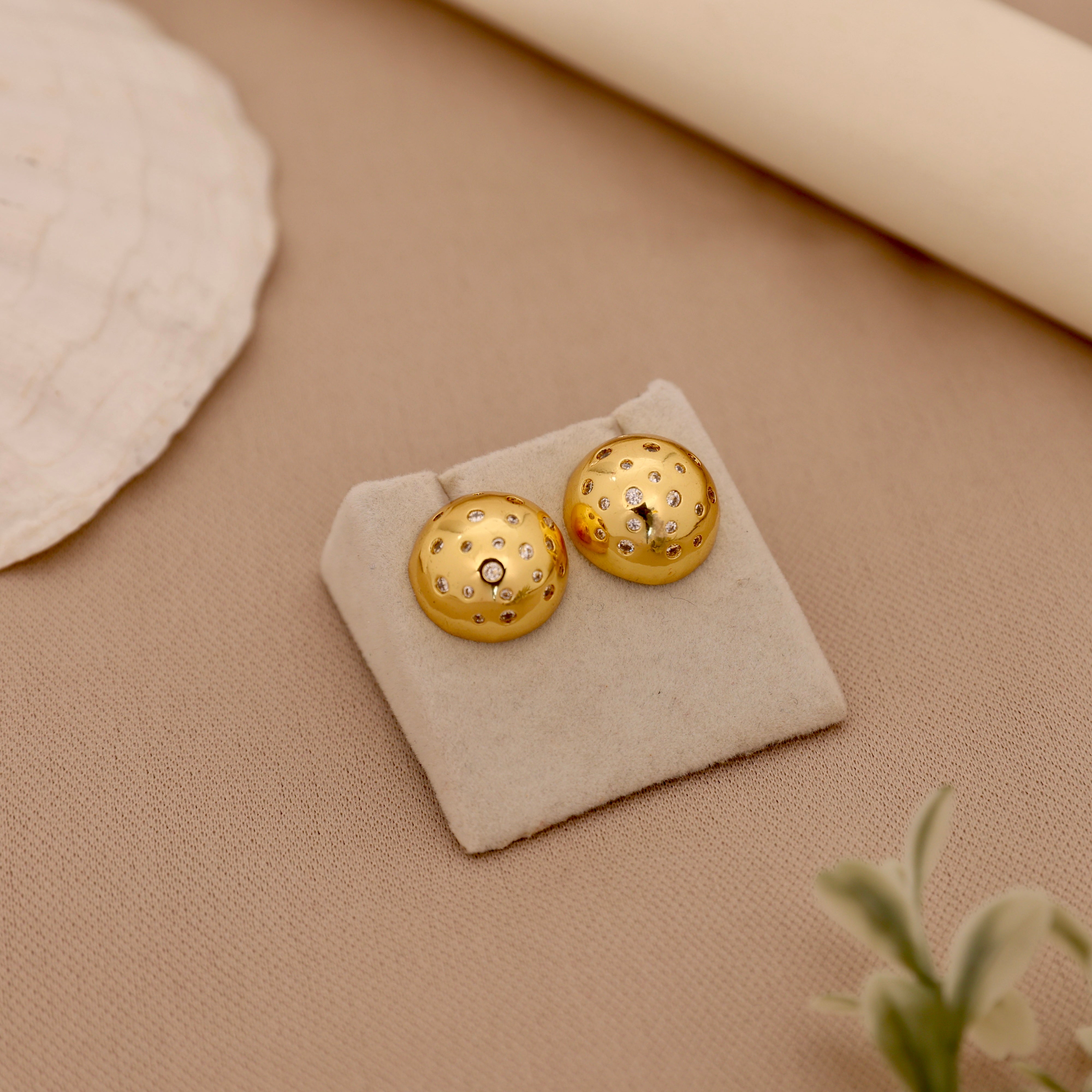 ￼ANTI-TARNISH GOLD TONE EARRINGS - STONE BALL
