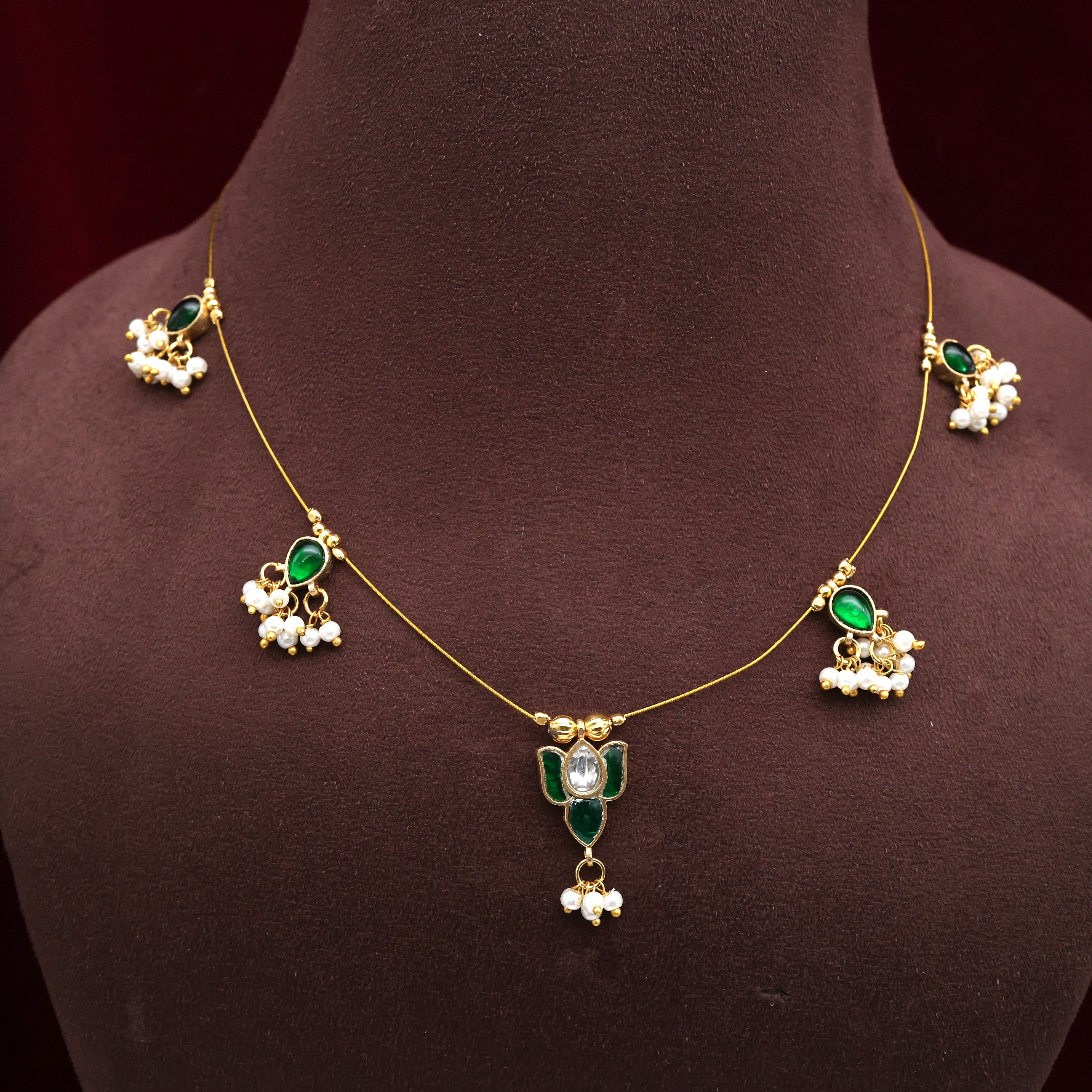 JADAU KUNDAN LOTUS PETALS INVISIBLE NECKLACE SET - GREEN & WHITE