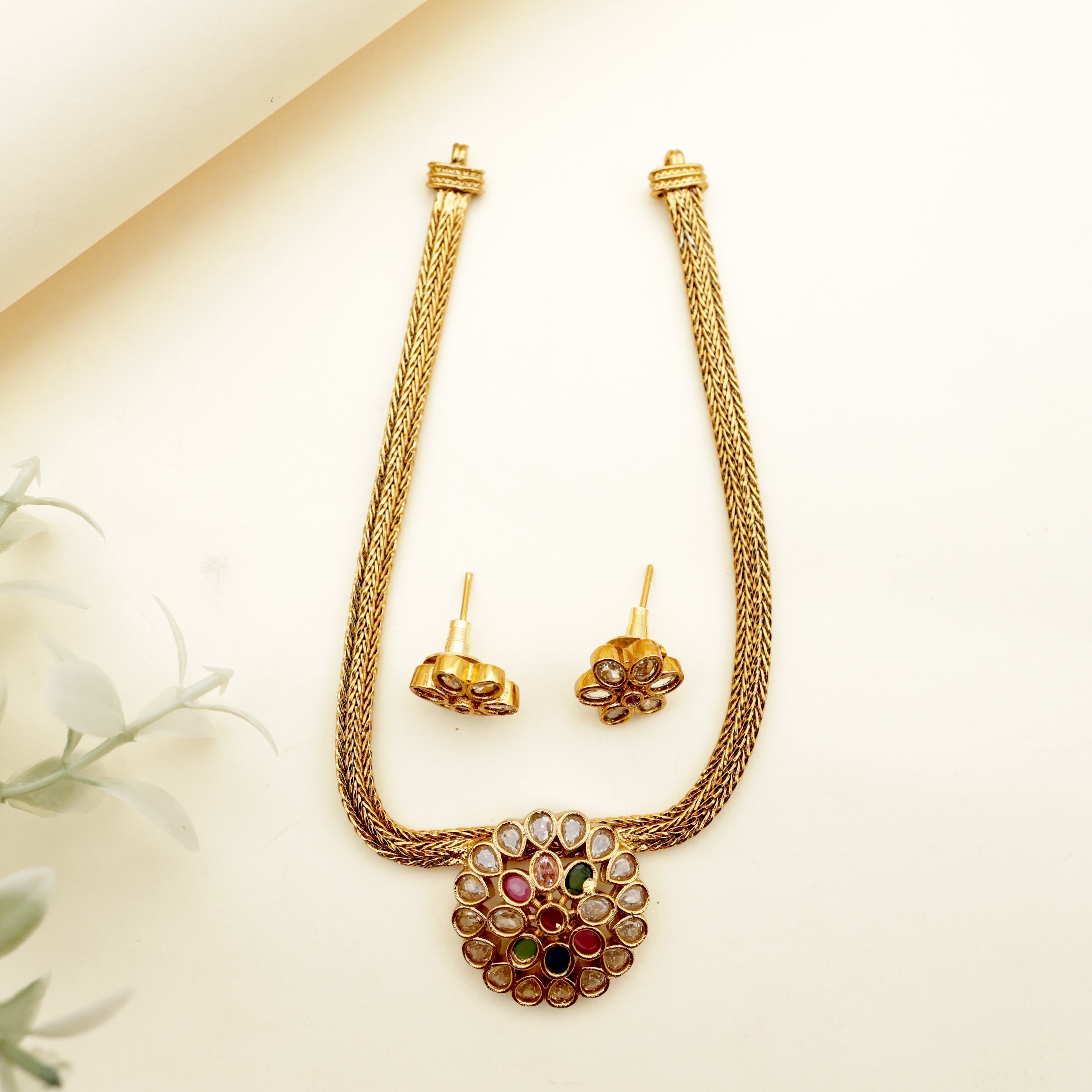 Antqiue Navarathna Flower pendant Necklace Set