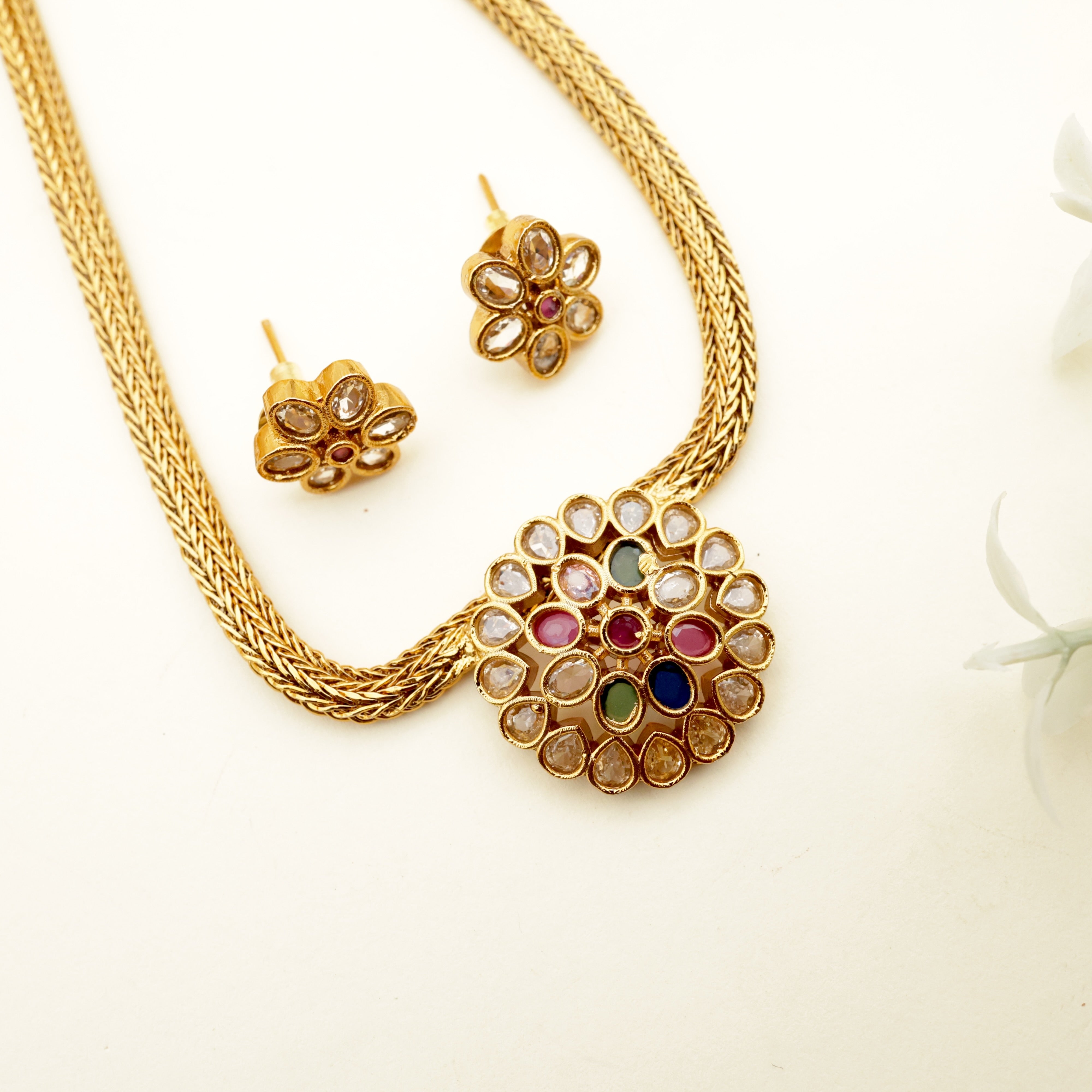 Antqiue Navarathna Flower pendant Necklace Set