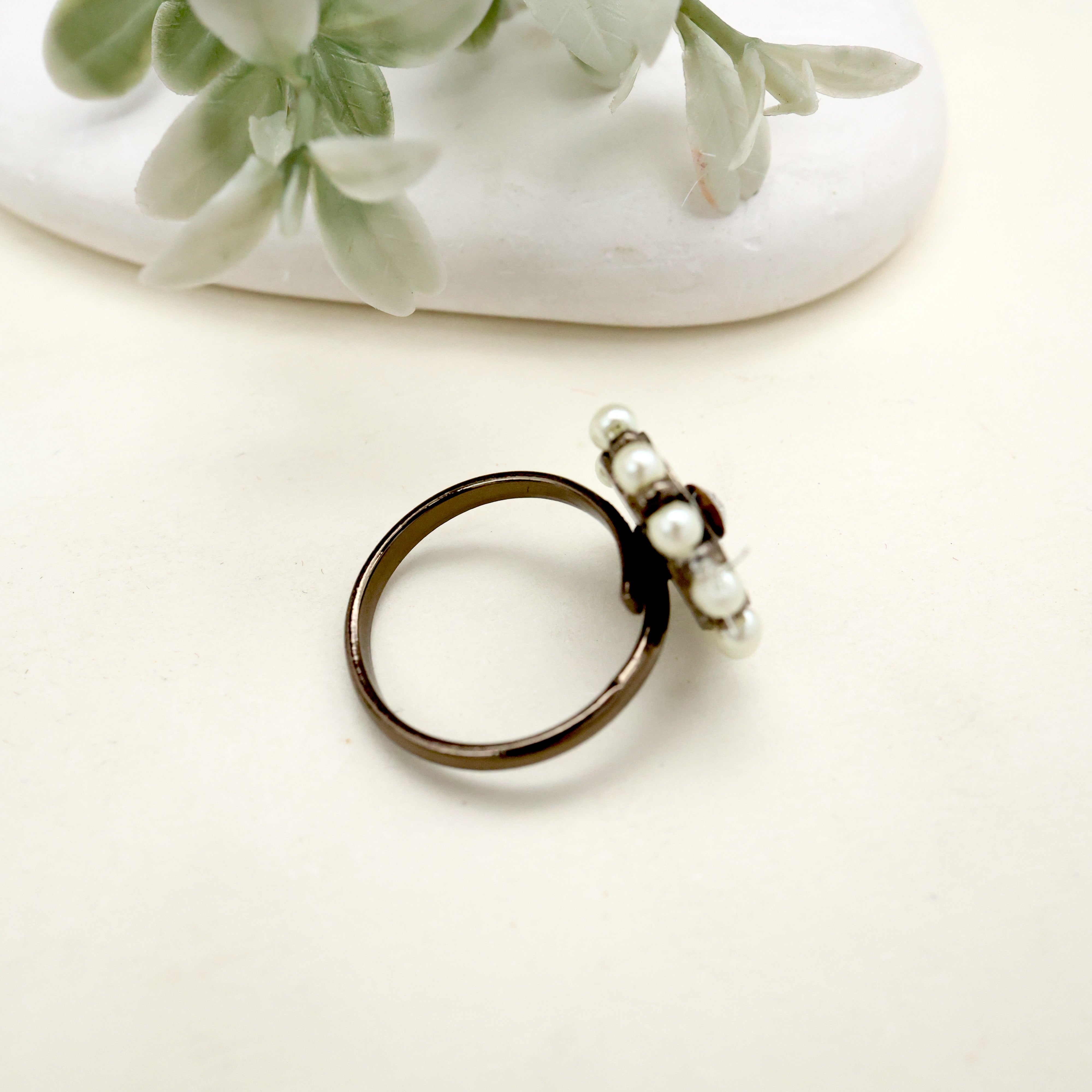 Antique Silver Tone Traditional Real Kemp Medium Round Adjustable Finger Ring