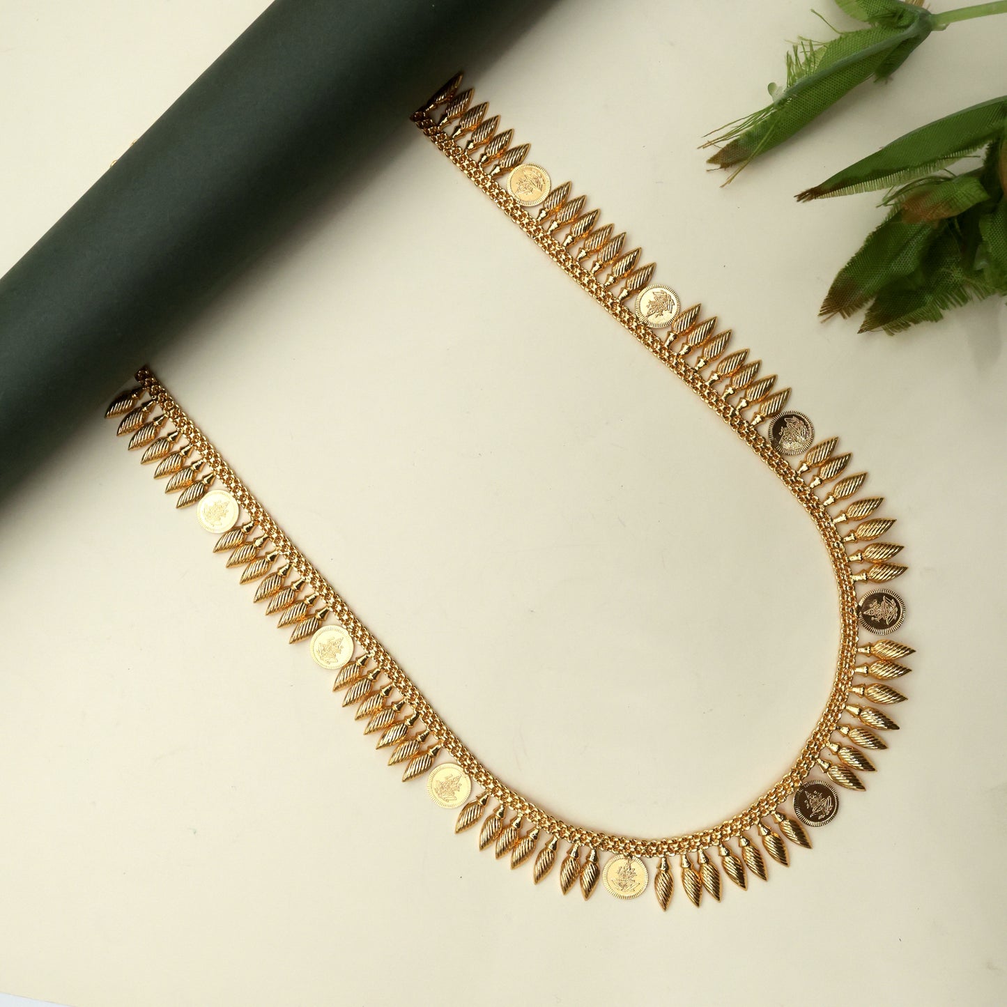 artificial necklace