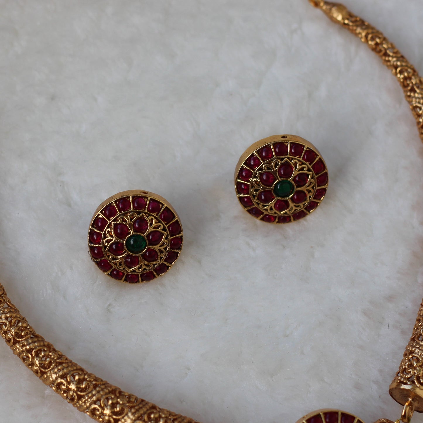 Antique Gold Kemp Flower Chakra Hasli Necklace Set
