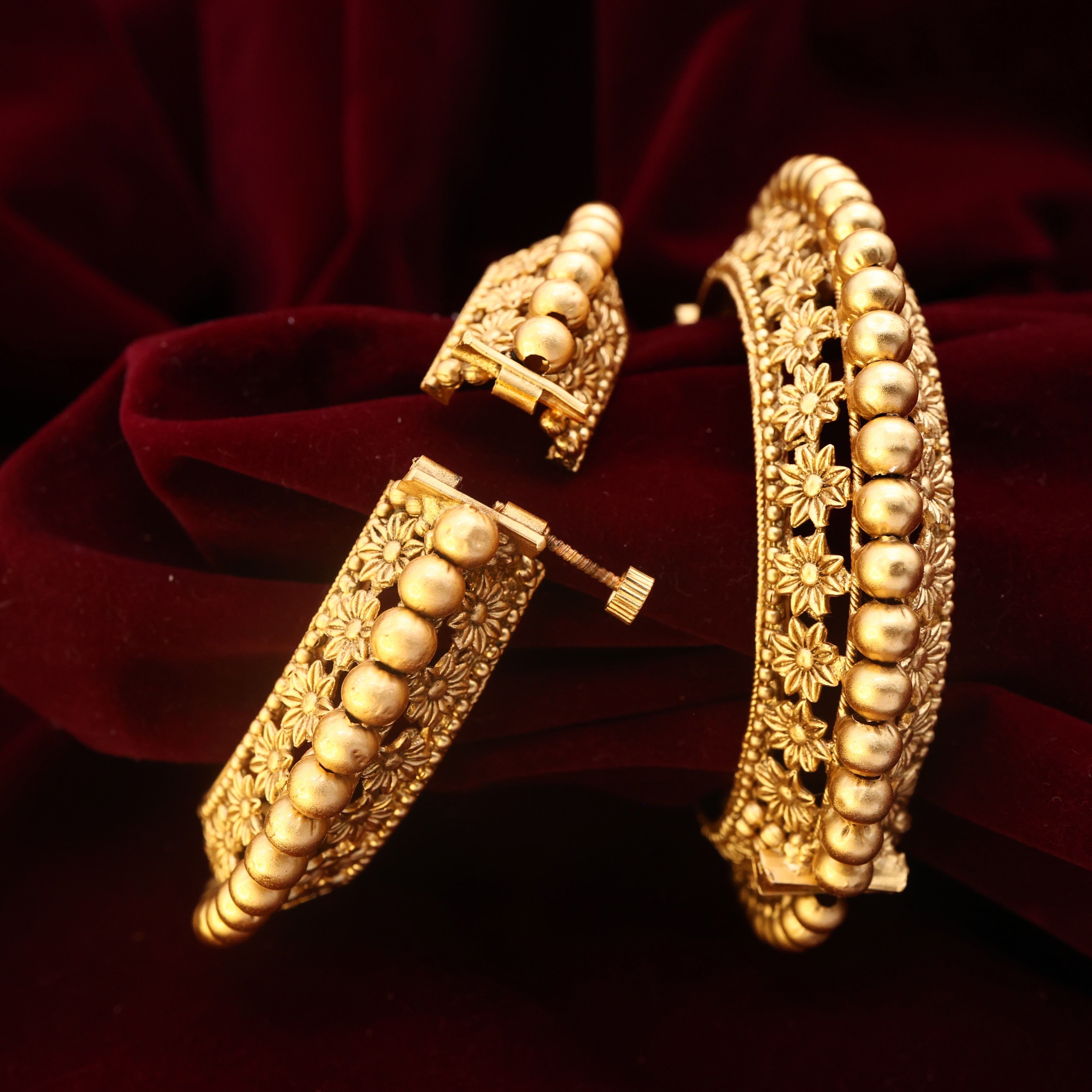 Rajwadi Polish Thick Flower Balls Bridal Border Bangles