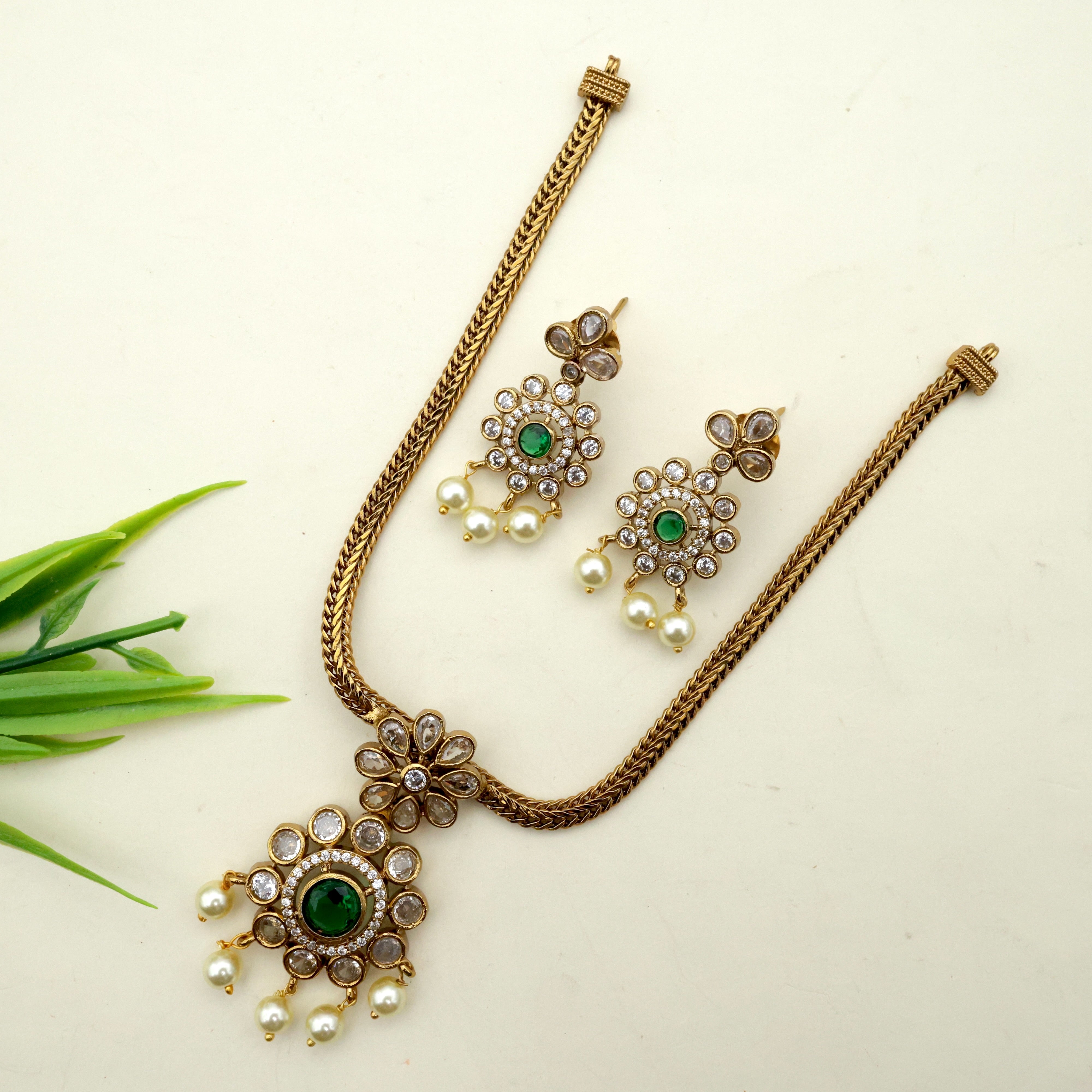 Victorian Polish Flower Pendant Necklace Set - Green