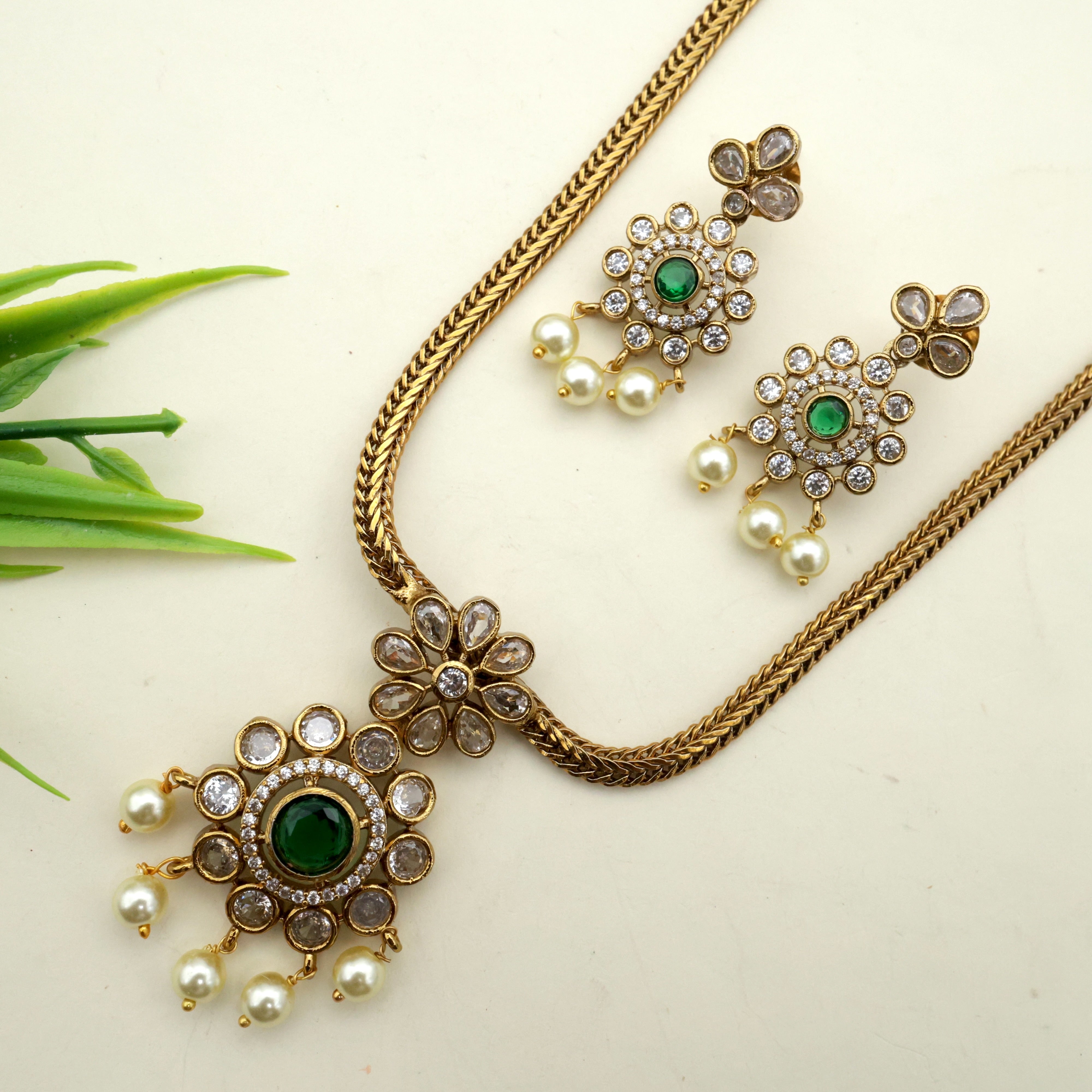 Victorian Polish Flower Pendant Necklace Set - Green