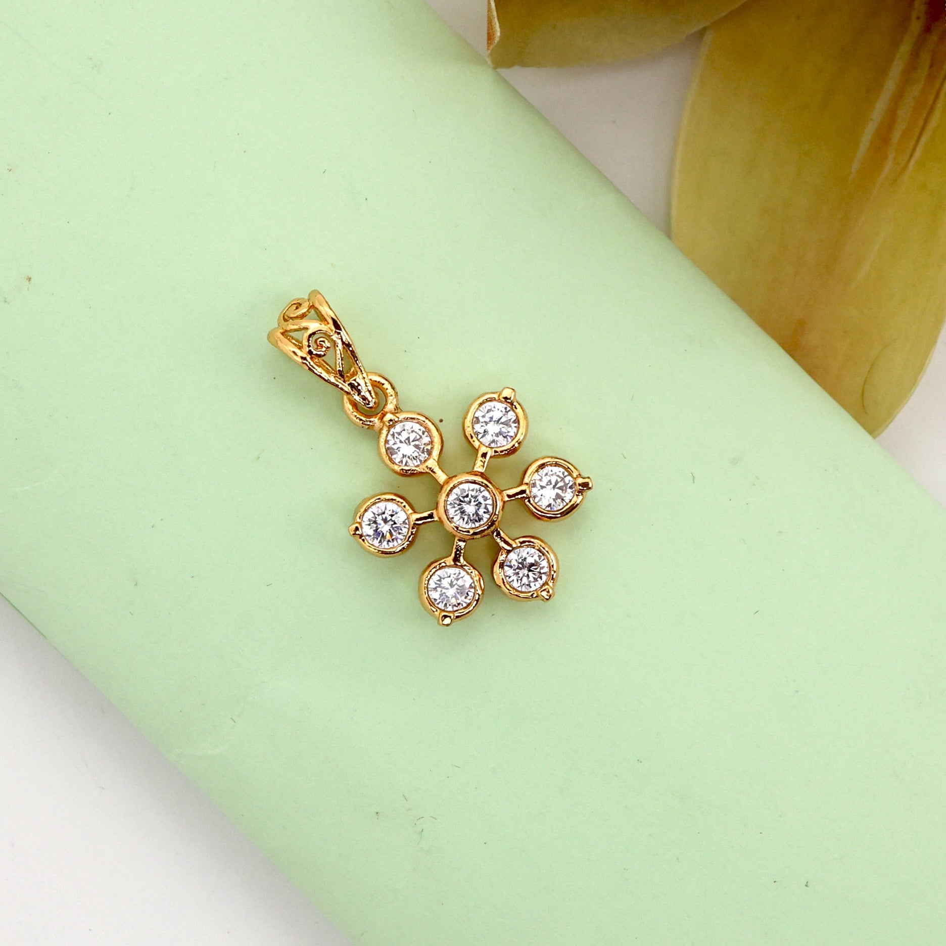 Diamond Look Micro Gold Polished 7 Stones Pendant