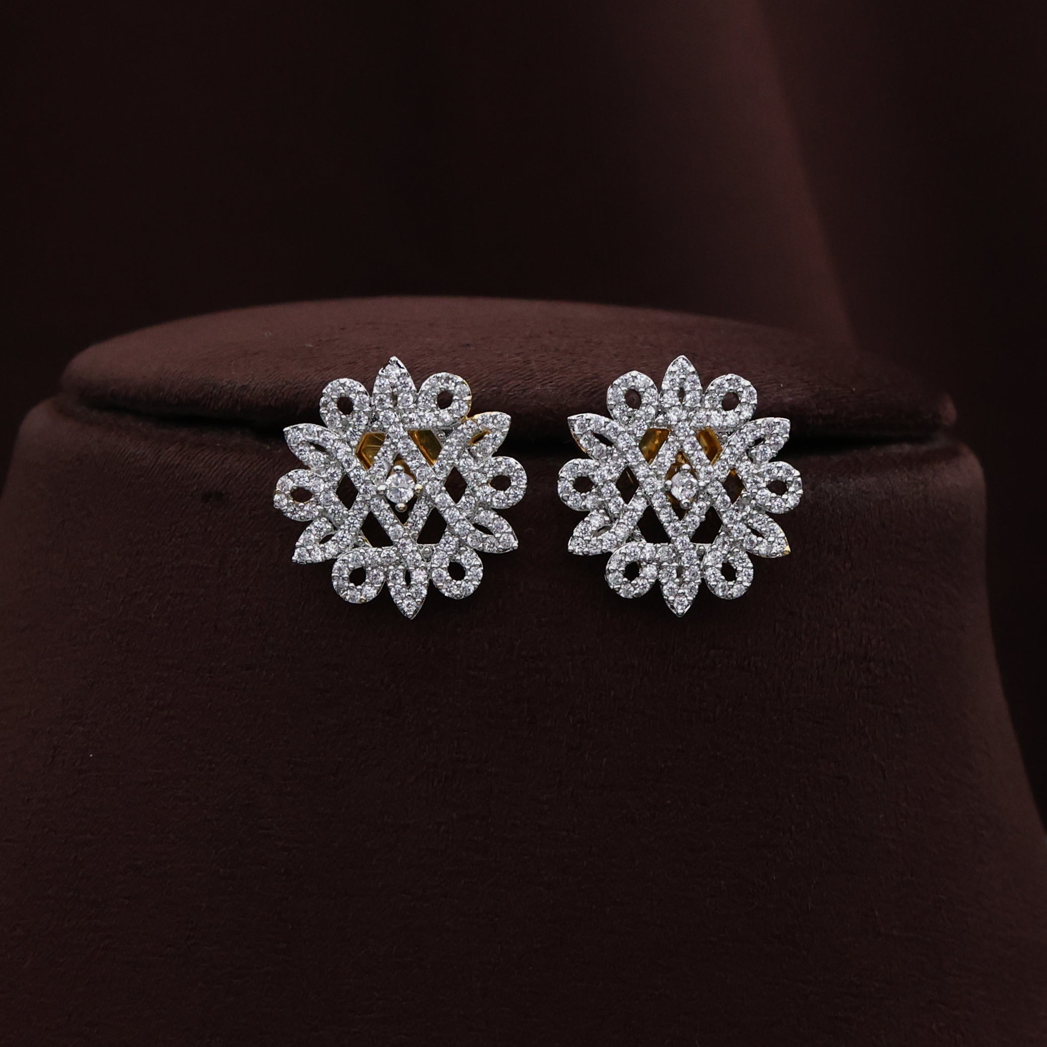Diamond Look Dotted Kolam Pendant Set with Two Tone Twisted Hasli