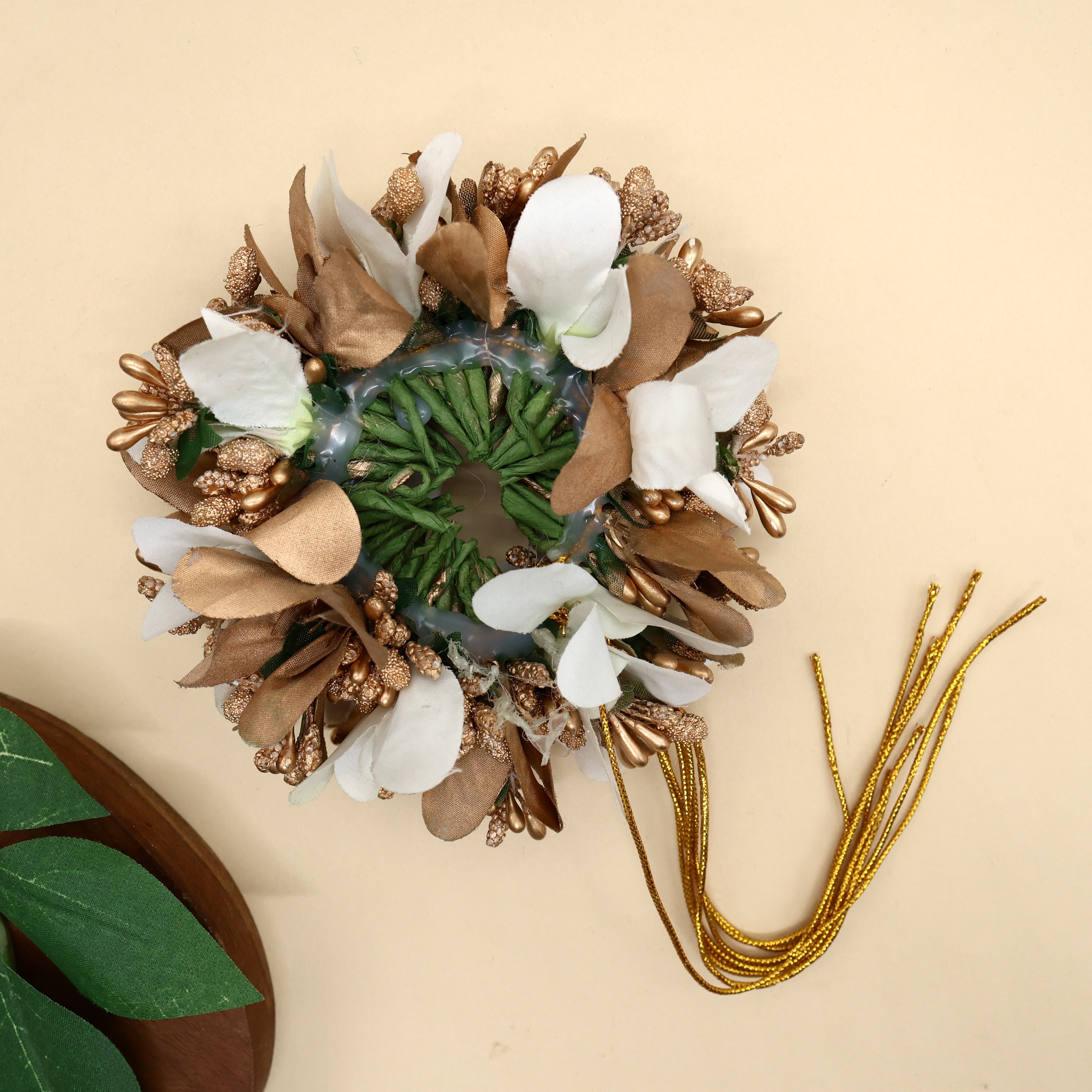 HANDMADE ORCHID PETALS WITH POLLEN BRIDAL VENI - WHITE & GOLD