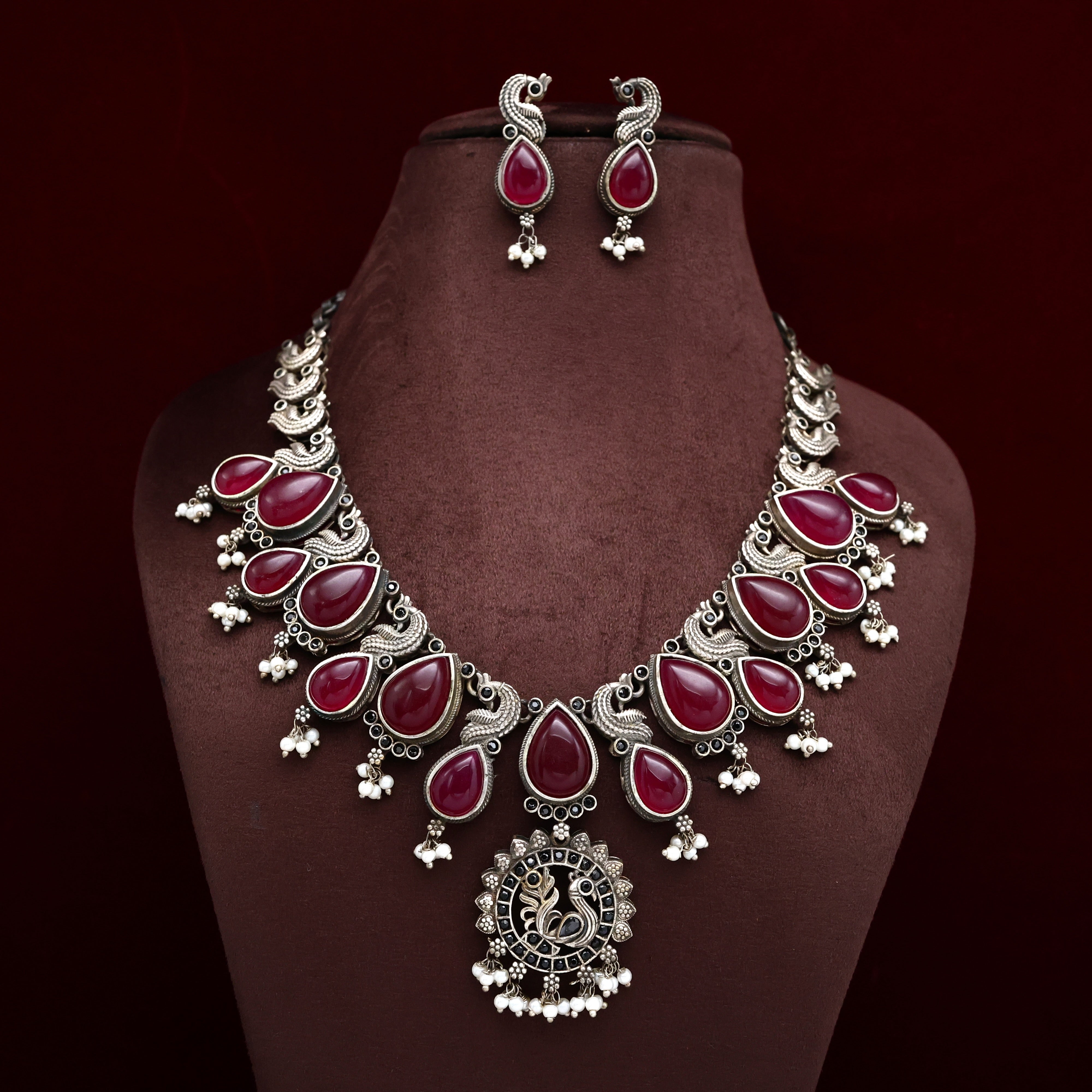 ANTIQUE SILVER LOOK ALIKE MAYURI NECKLACE ET - RED