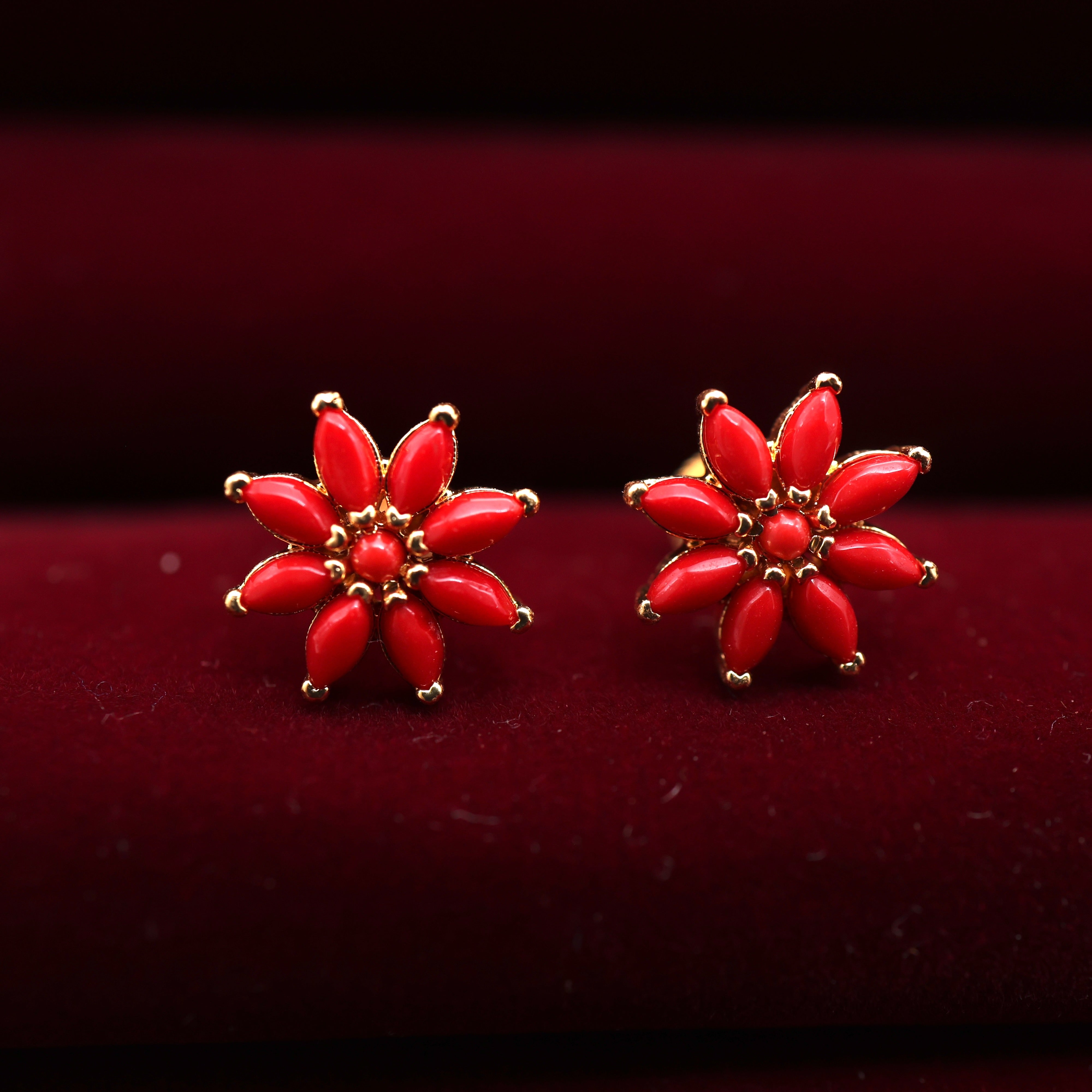 REAL GOLD LOOK TRADITIONAL SCREW BACK SMALL SPIKE FLOWER STUDS - CORAL