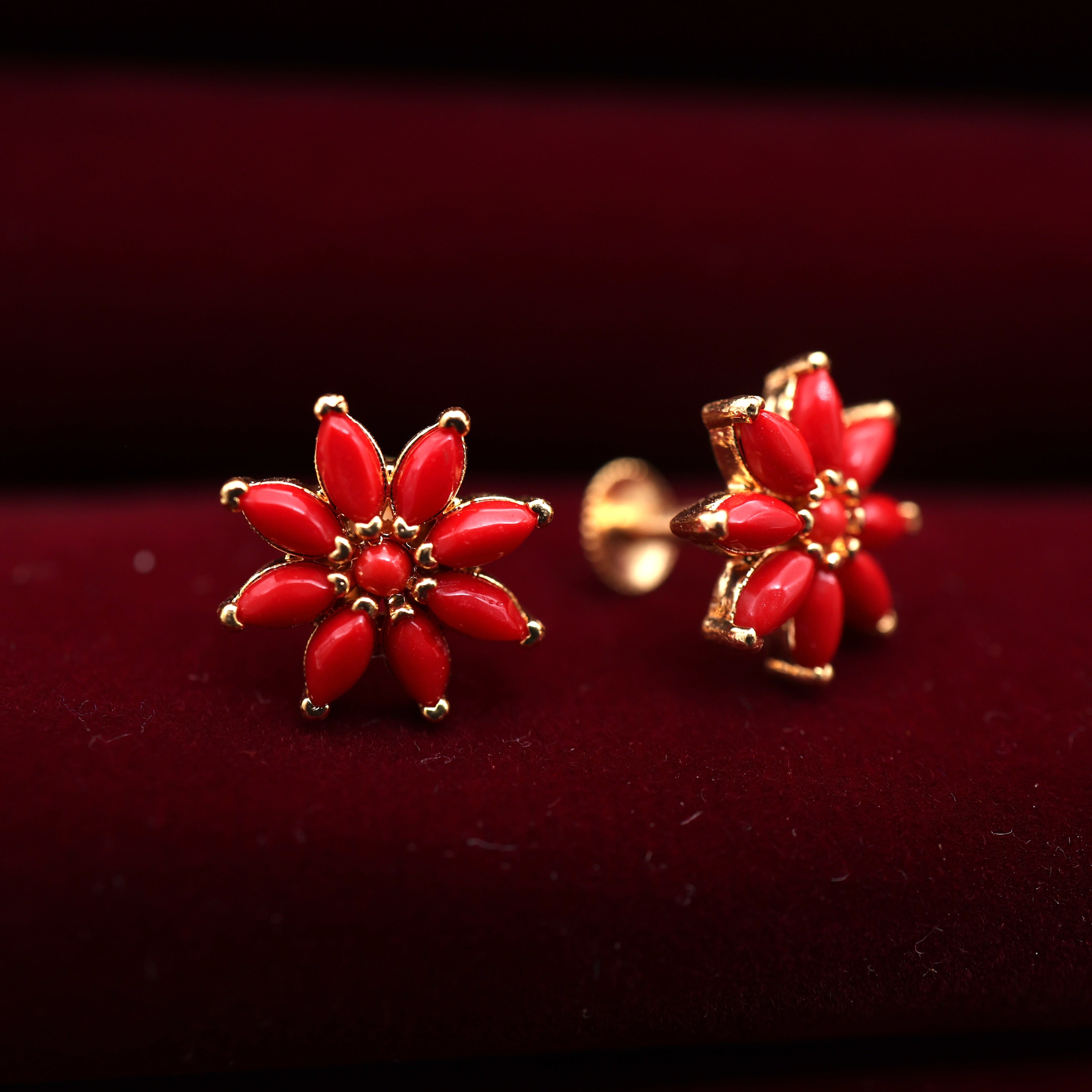 REAL GOLD LOOK TRADITIONAL SCREW BACK SMALL SPIKE FLOWER STUDS - CORAL