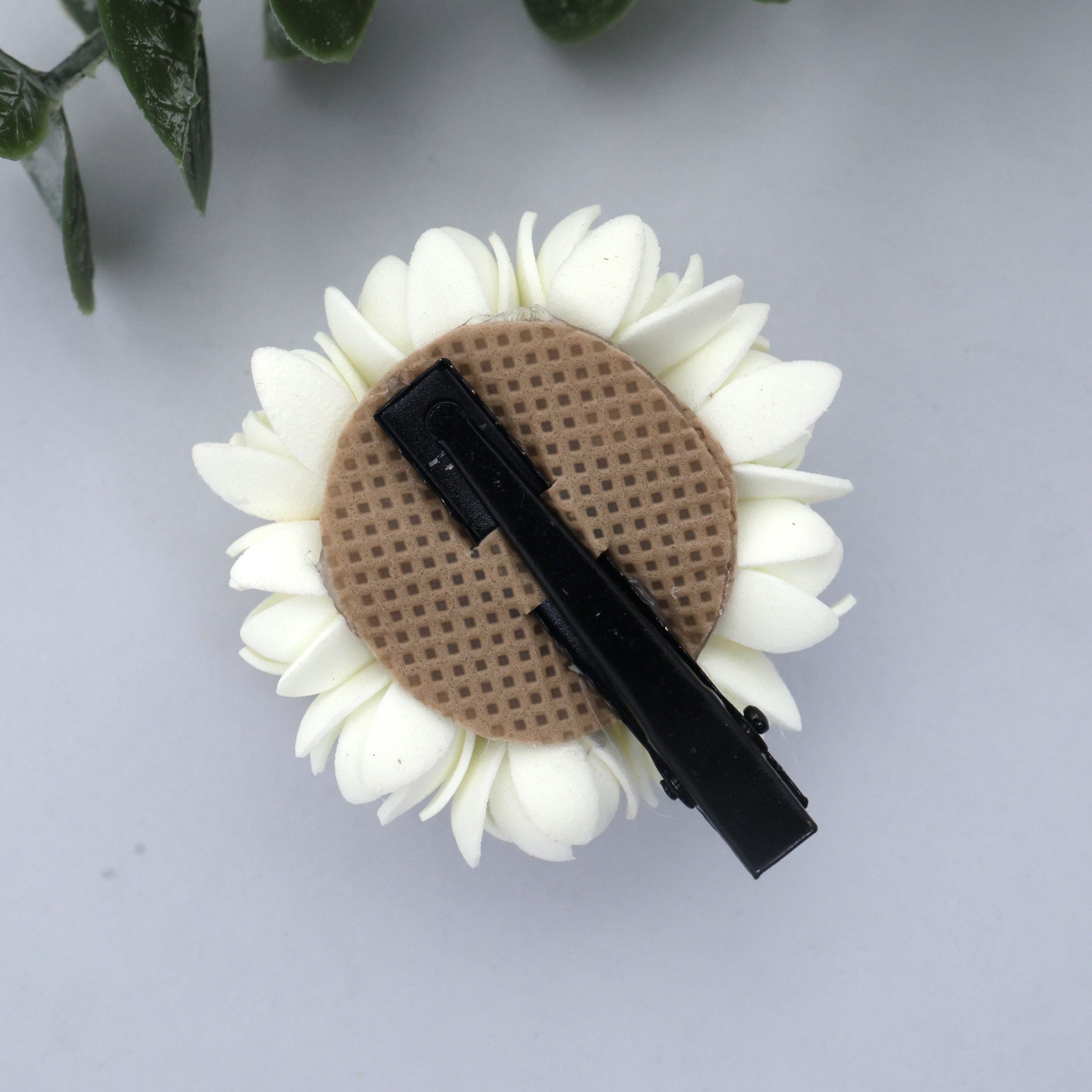 Handmade Real Look Foam Malli Kanakambaram Alligator Hair Pin