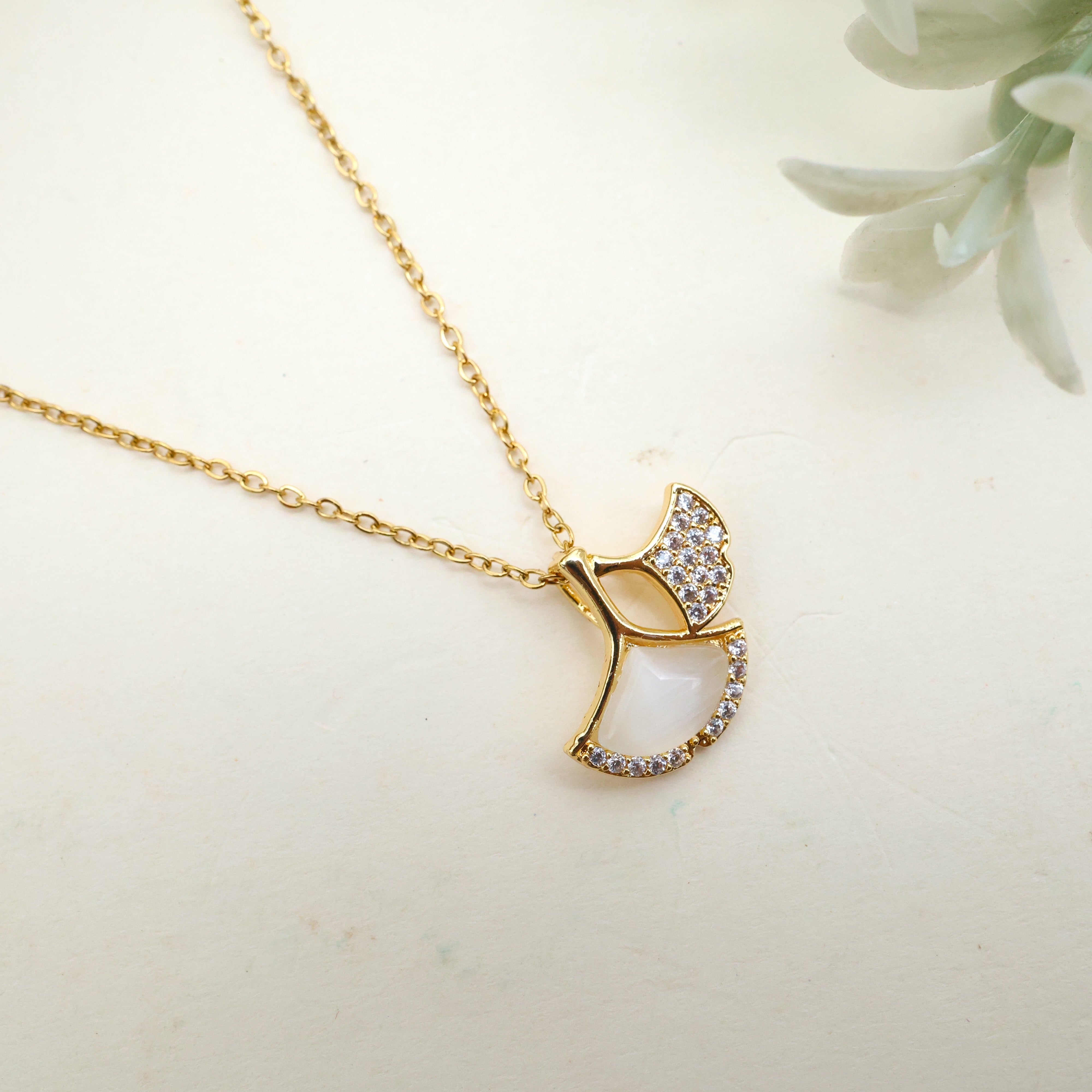 GOLD TONE ANTI TARNISH SHORT CHAIN - FLOWERS
