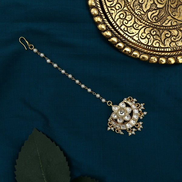 Premium Pachi Kundan Chaand Phool Single Pearl Line Bridal Maang Tikka - White