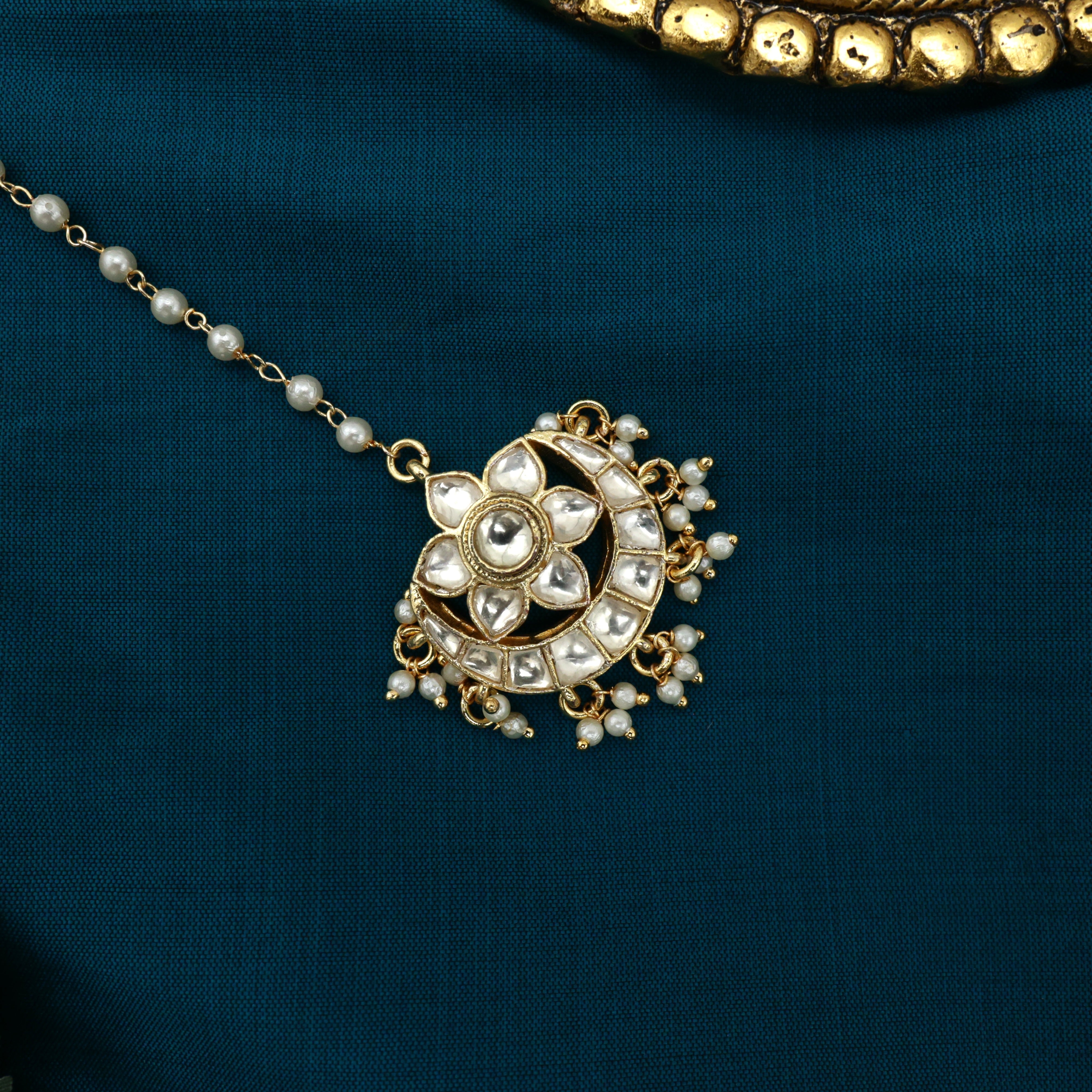 Premium Pachi Kundan Chaand Phool Single Pearl Line Bridal Maang Tikka - White