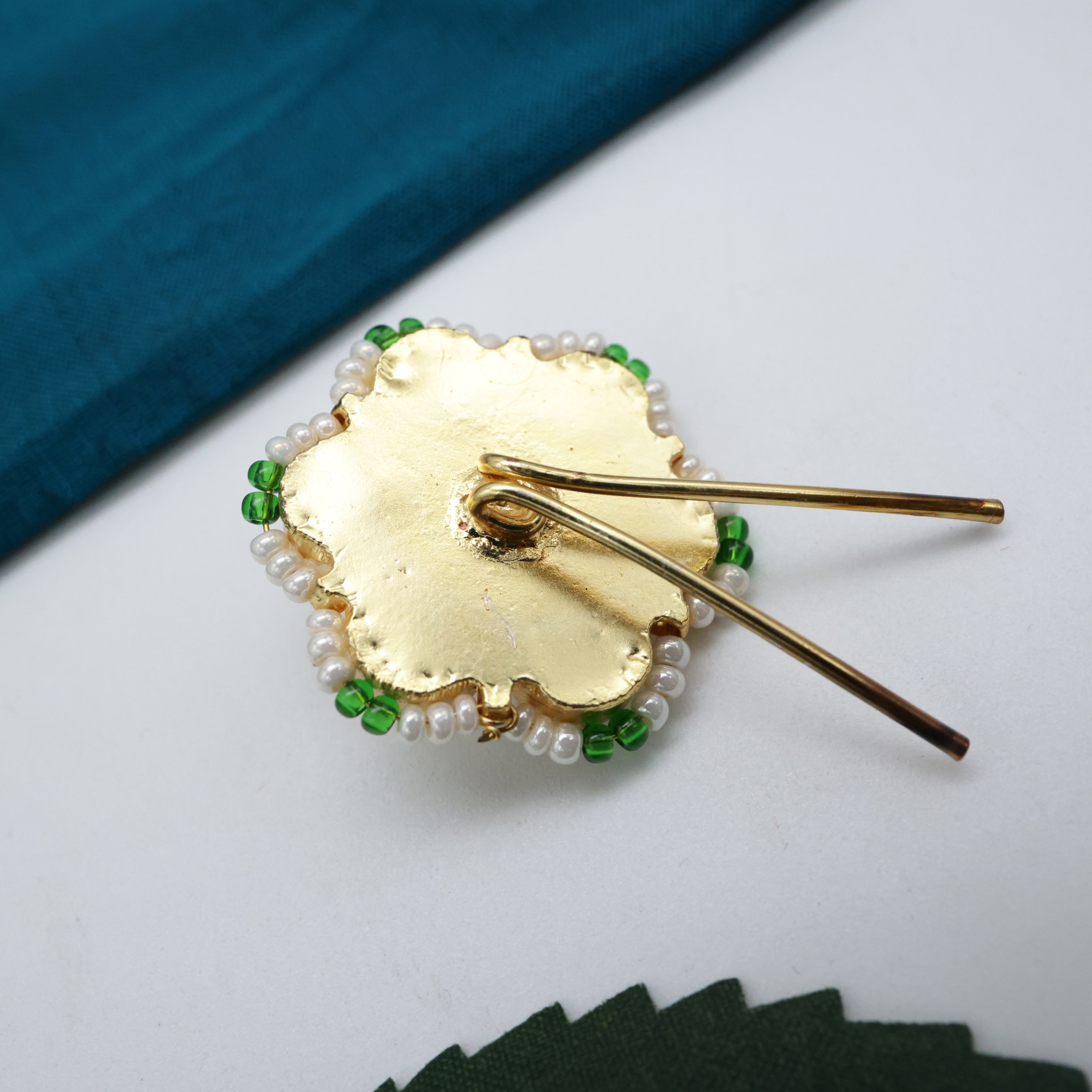 Pachi Kundan Flower Pearl Outline Hair Choti Pin