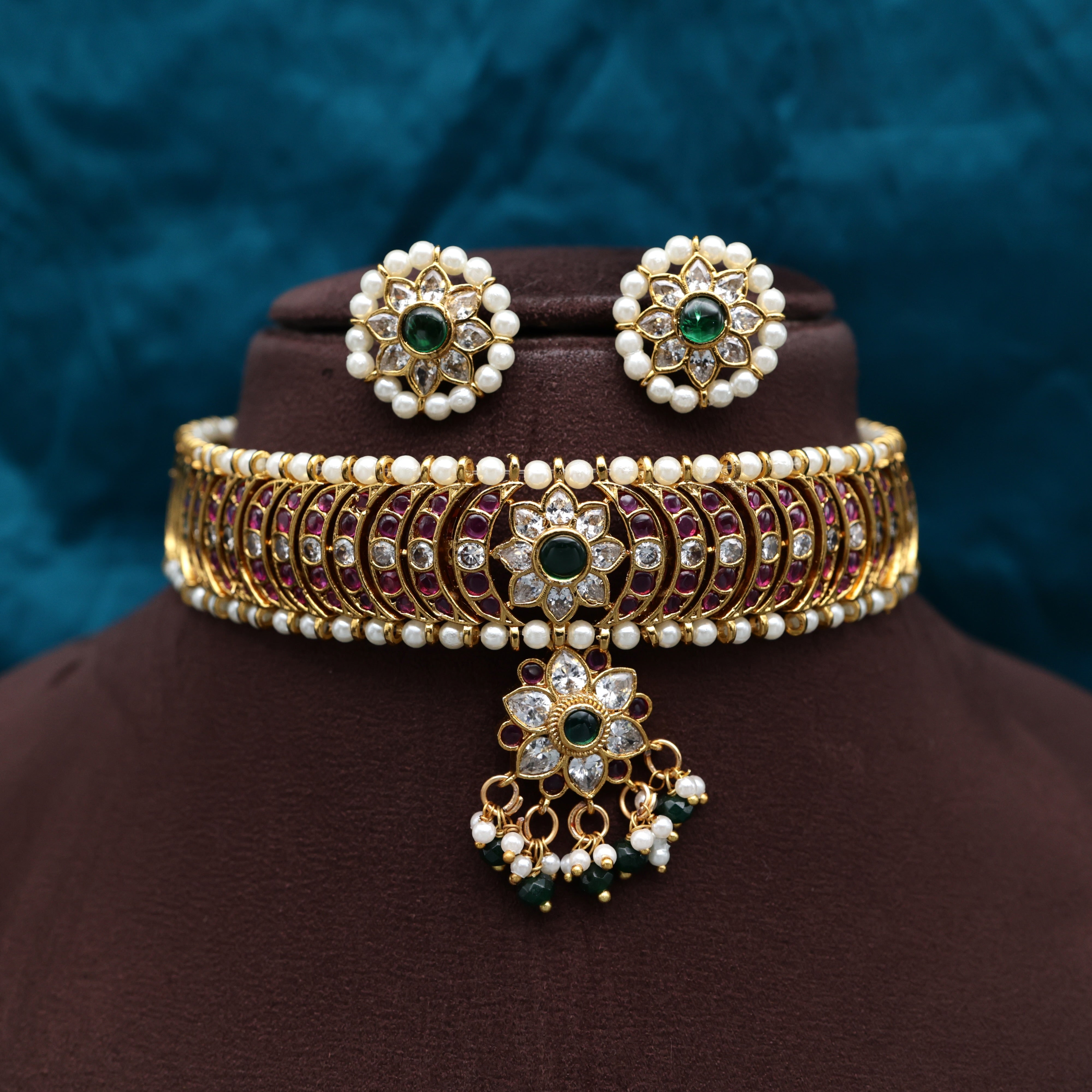 Premium Kemp Pearl Outline Star Flower Choker Necklace Set ( Centre Dollar Removable)