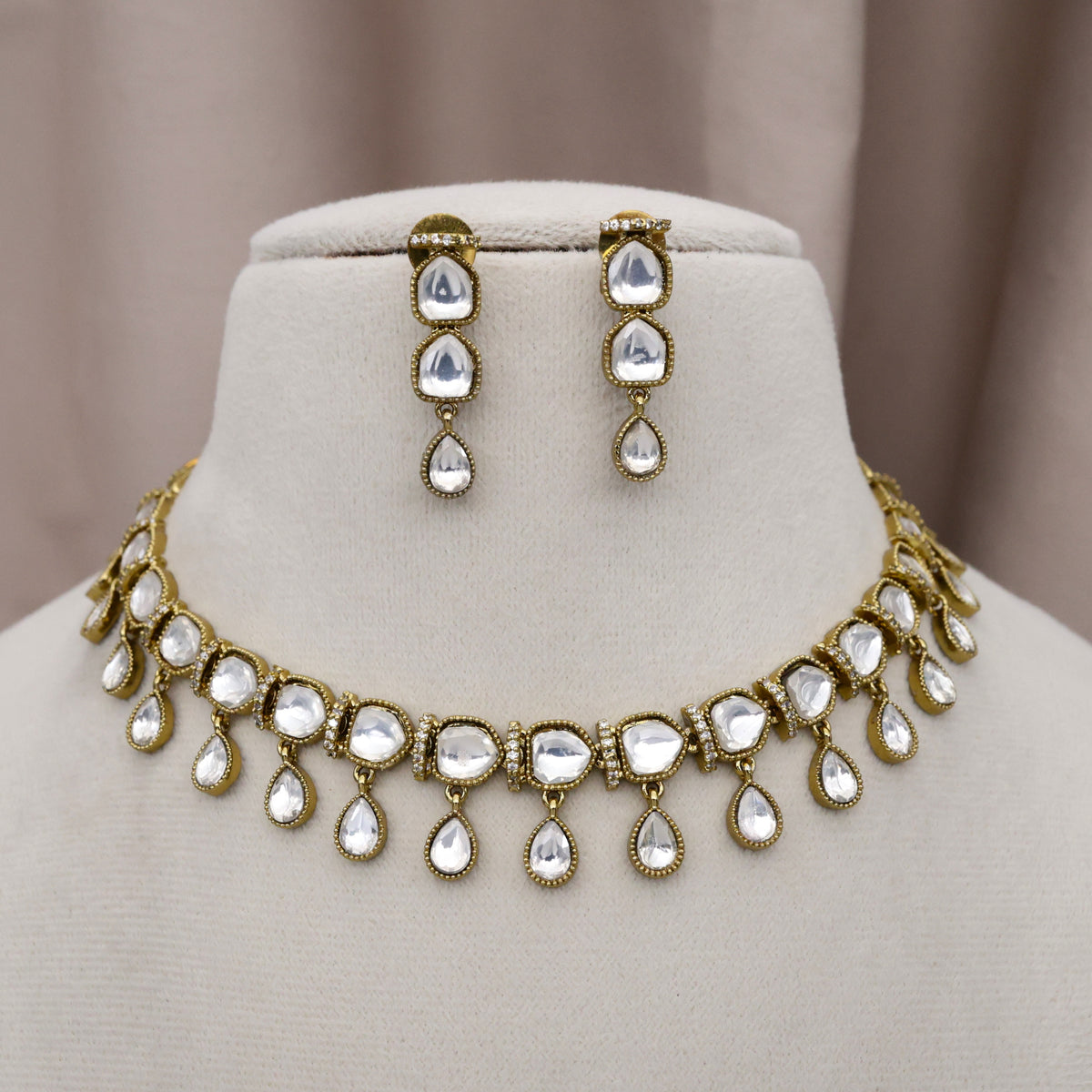 Premium Moissanite Kundan Uncut Stone Tilak Drops Necklace Set