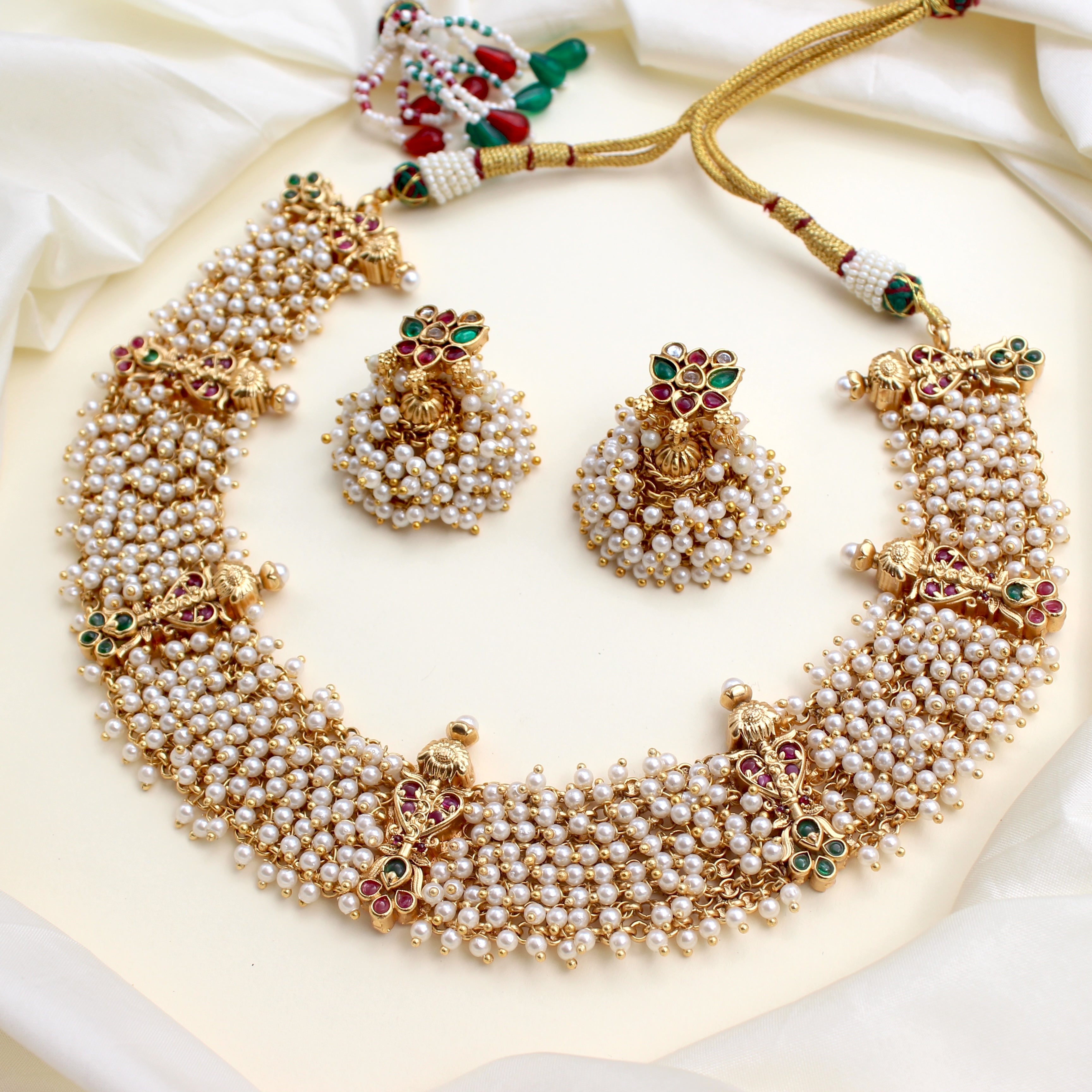 Trendy Vintage Pearl Necklace Set