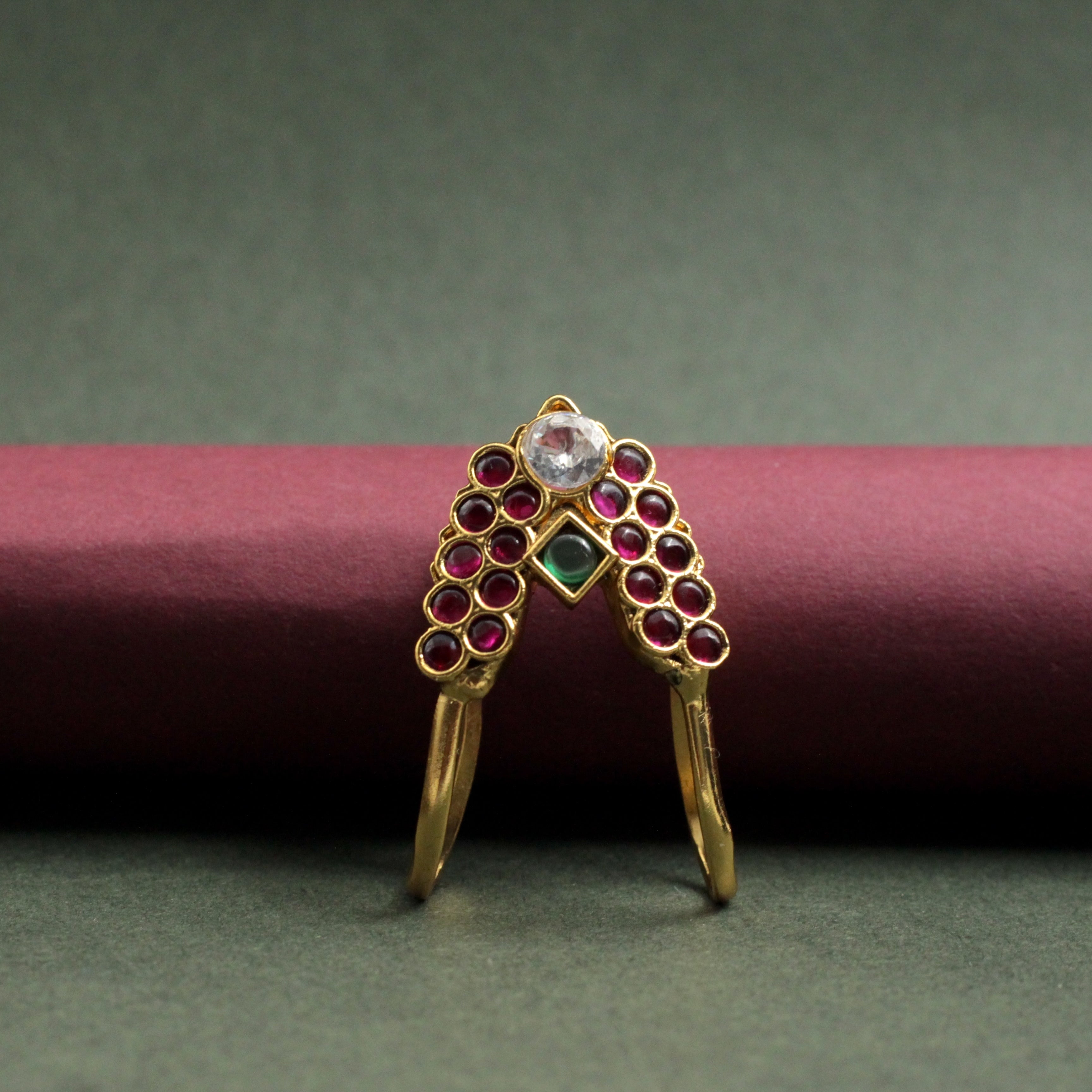 Traditional AD Kemp Neli Modhiram / Vanki Finger Ring