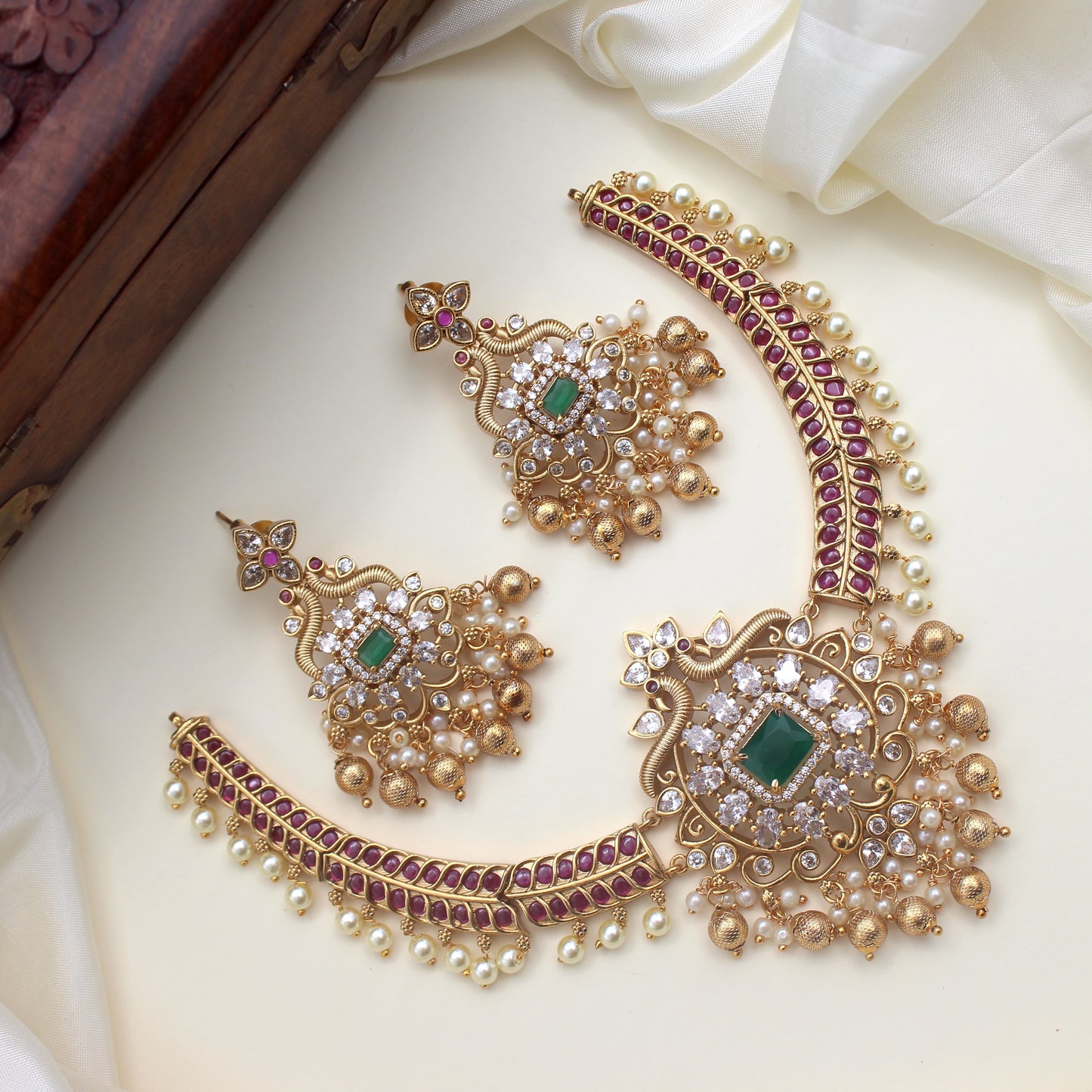 AD Kemp Rettapakshi Pendant Hasli Bridal Necklace Set
