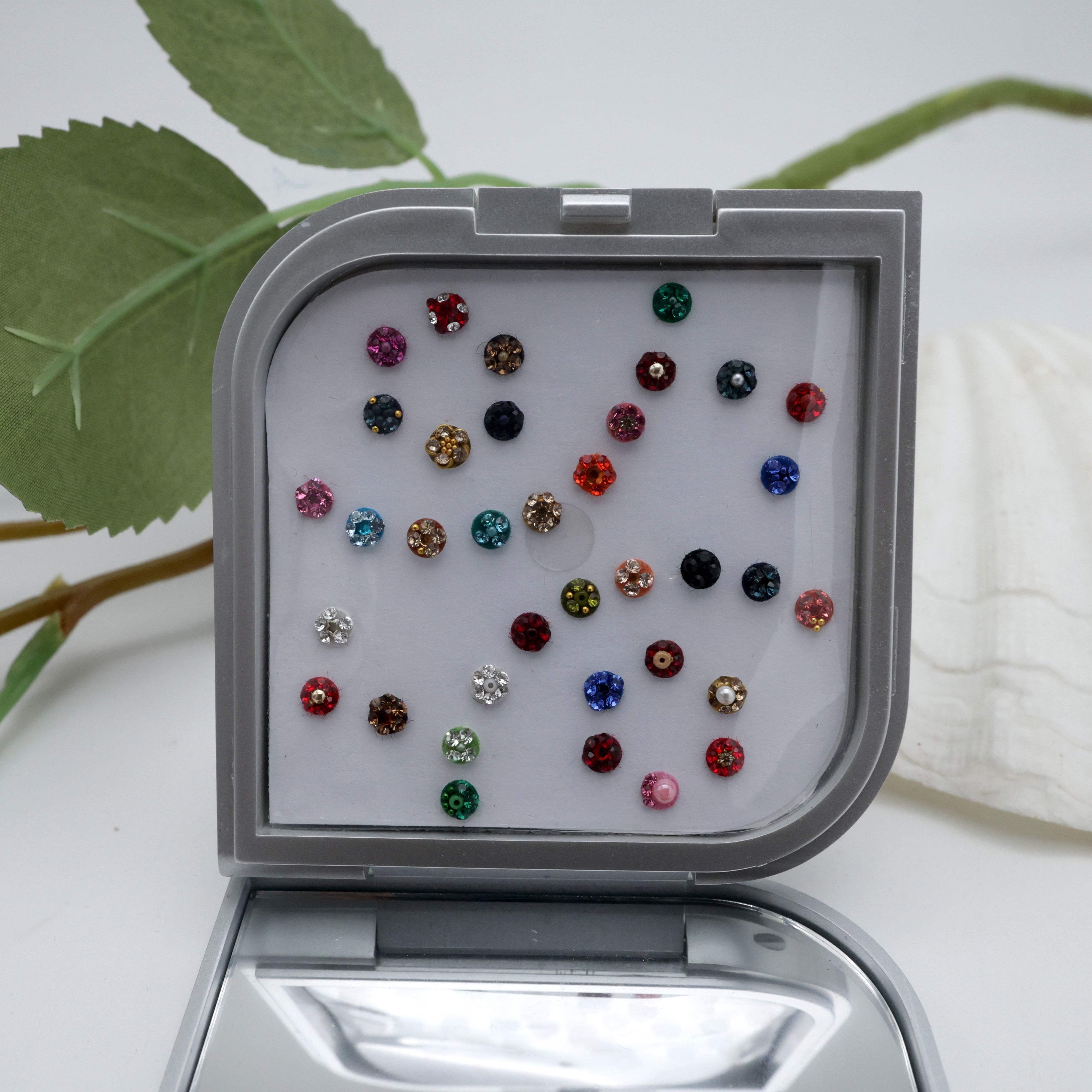 Premium Fancy Round Bindi Box With Mirror