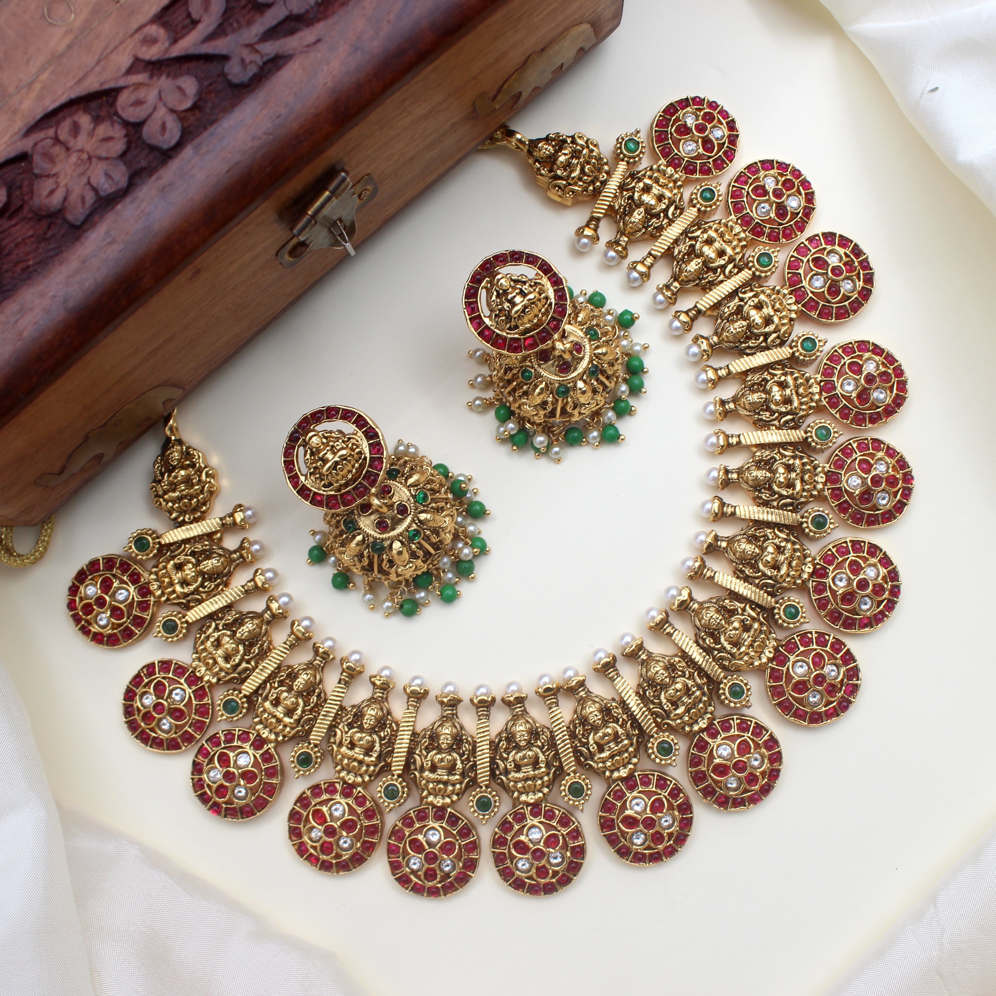 Antique Nagas Lakshmi Kemp Chakra Flower Heavy Bridal Necklace Set