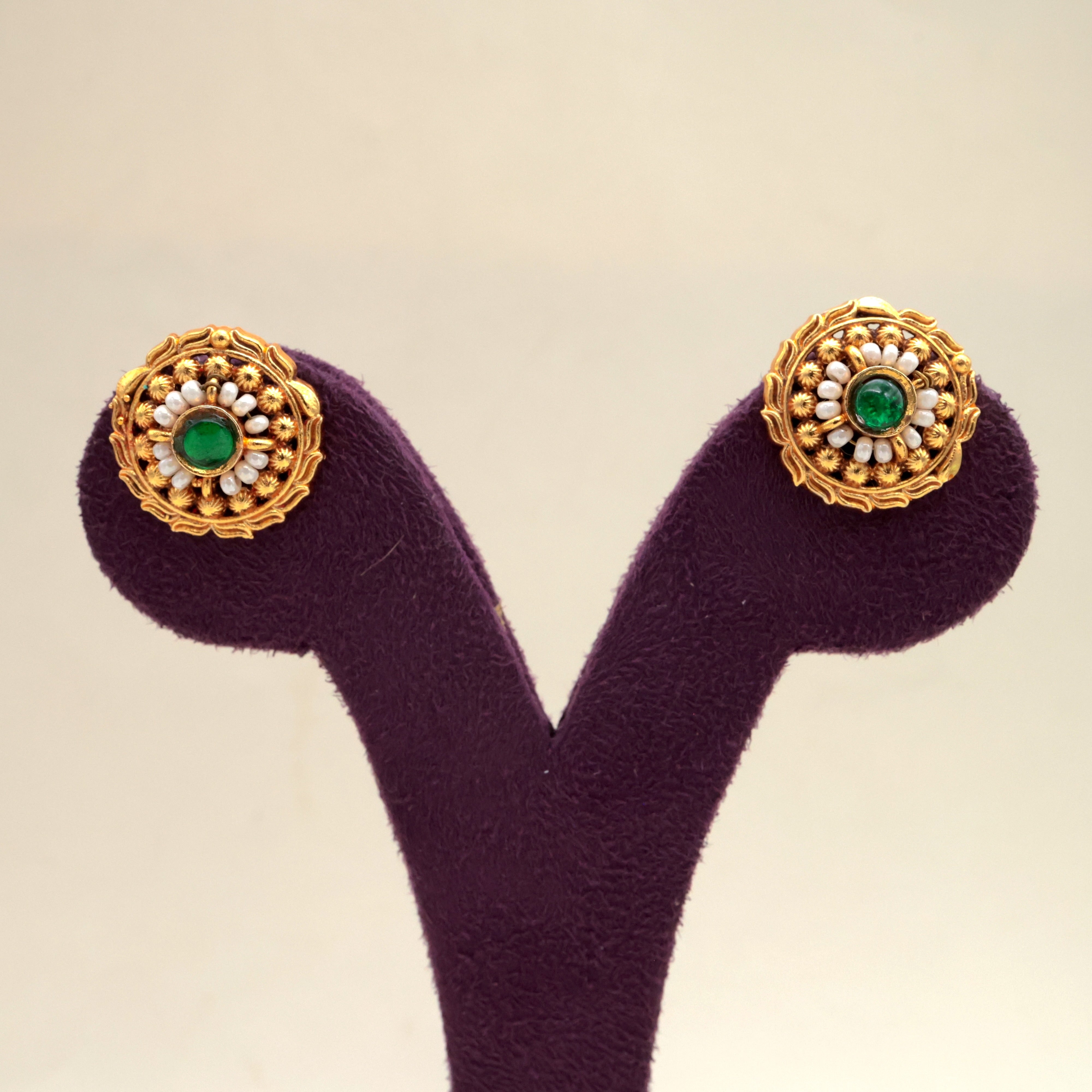 PREMIUM ANTIQUE SMALL THUSHI STUDS - EMERALD
