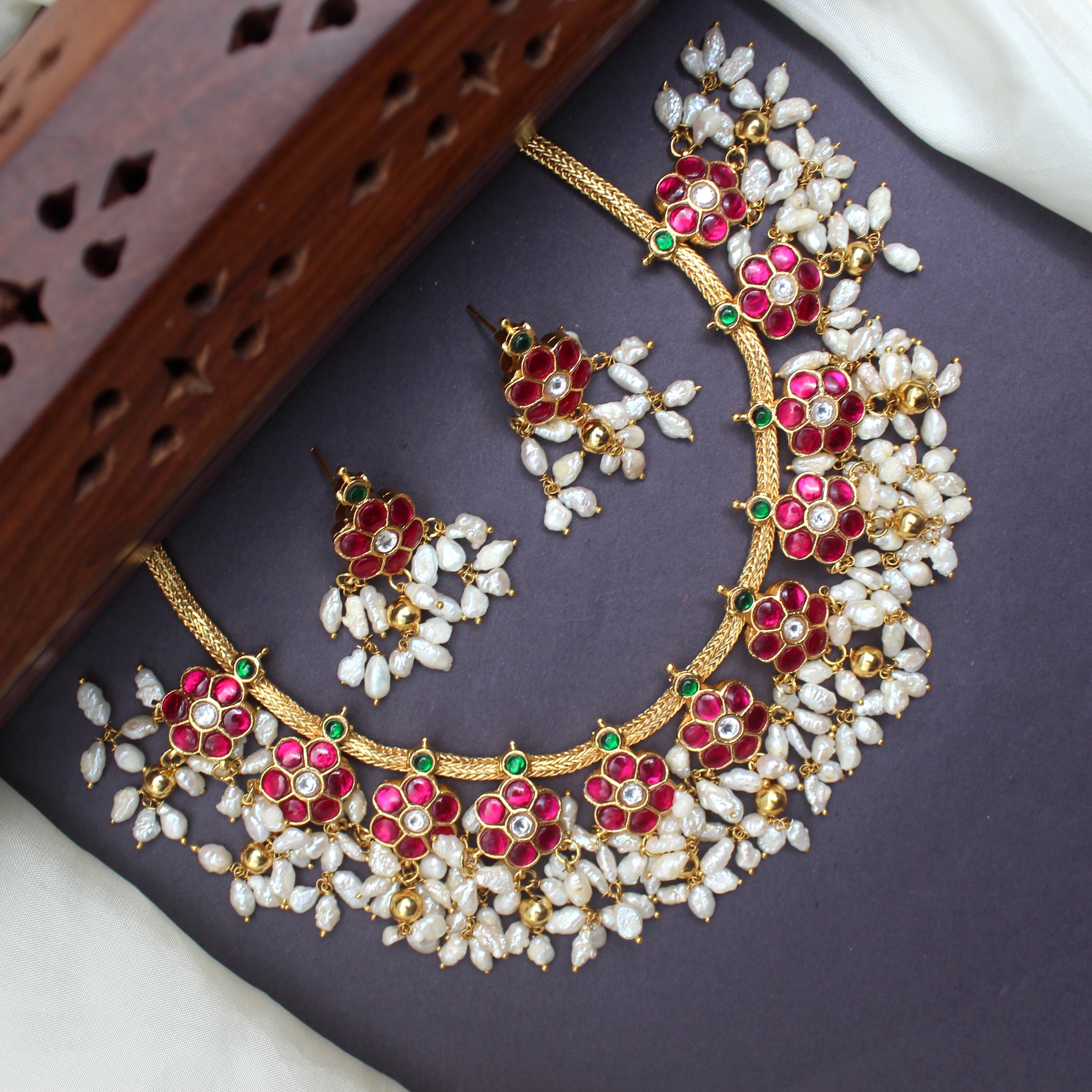 Handmade Jadau Kundan Flower Rice Pearls Guttapusalu Necklace