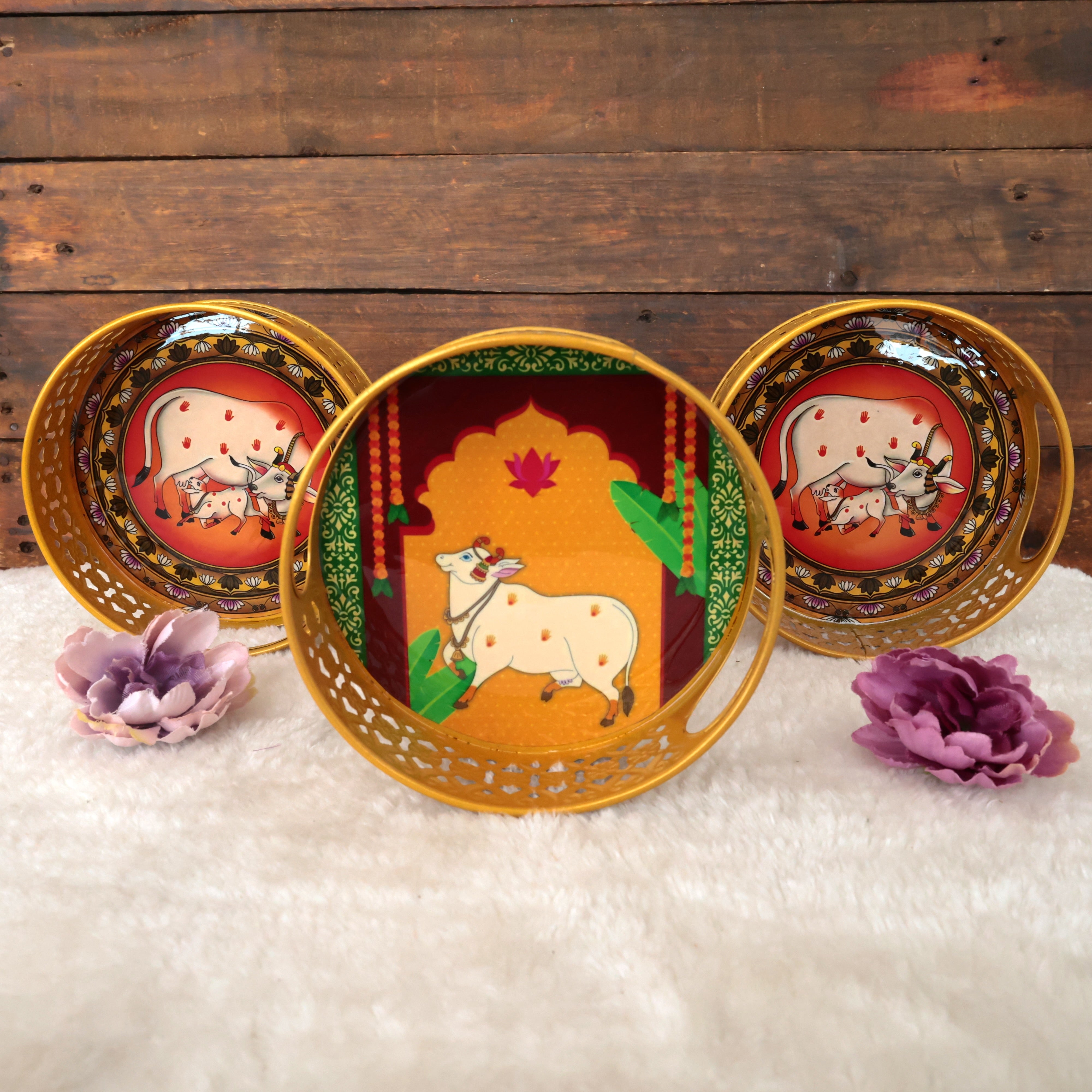 METAL BASED JHALI WORK PICHWAI PRINTED ROUND TRAYS WITH GIFT BOX - 6 INCHES