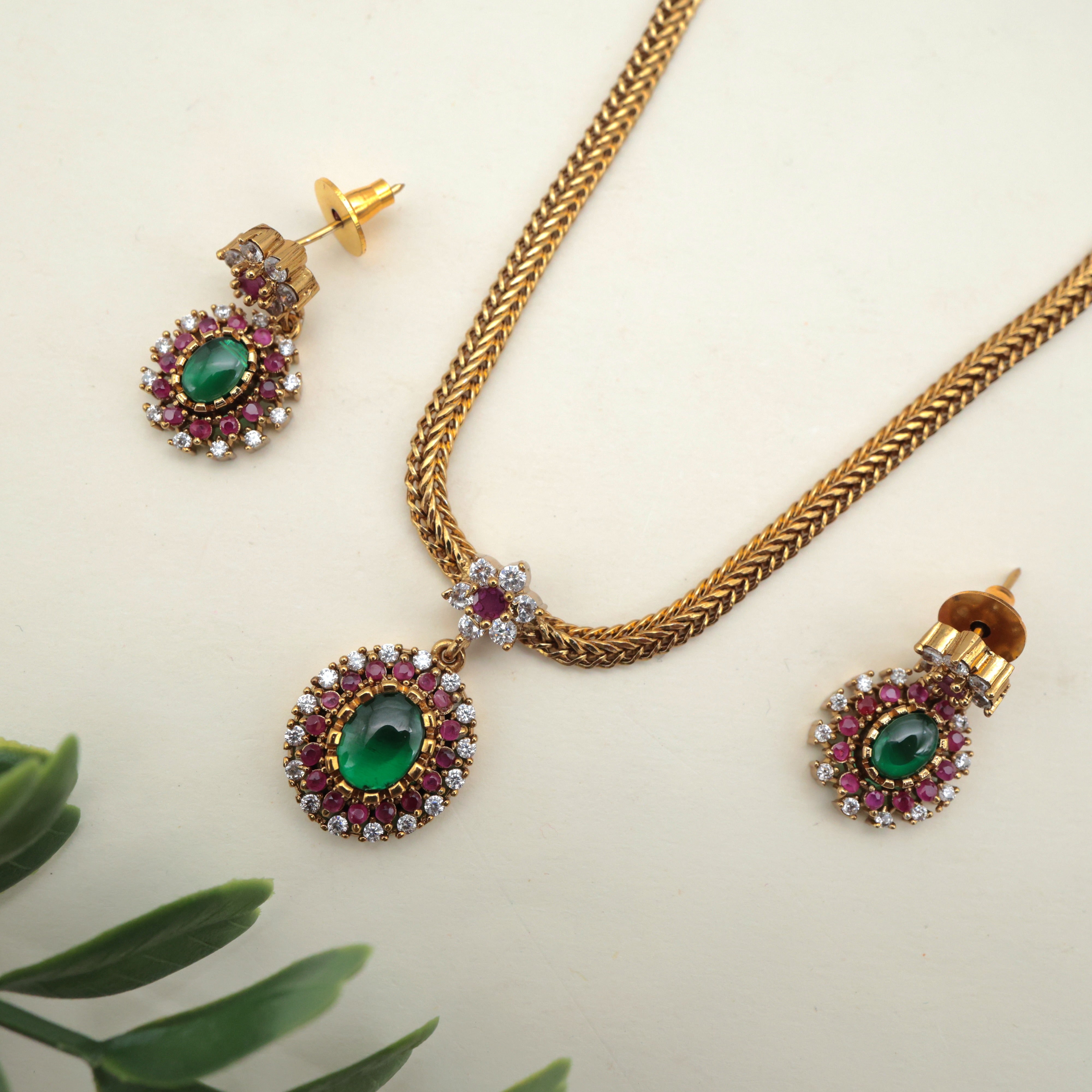 Premium AD Kemp Oval Pendant Lightweight Antique Necklace Set