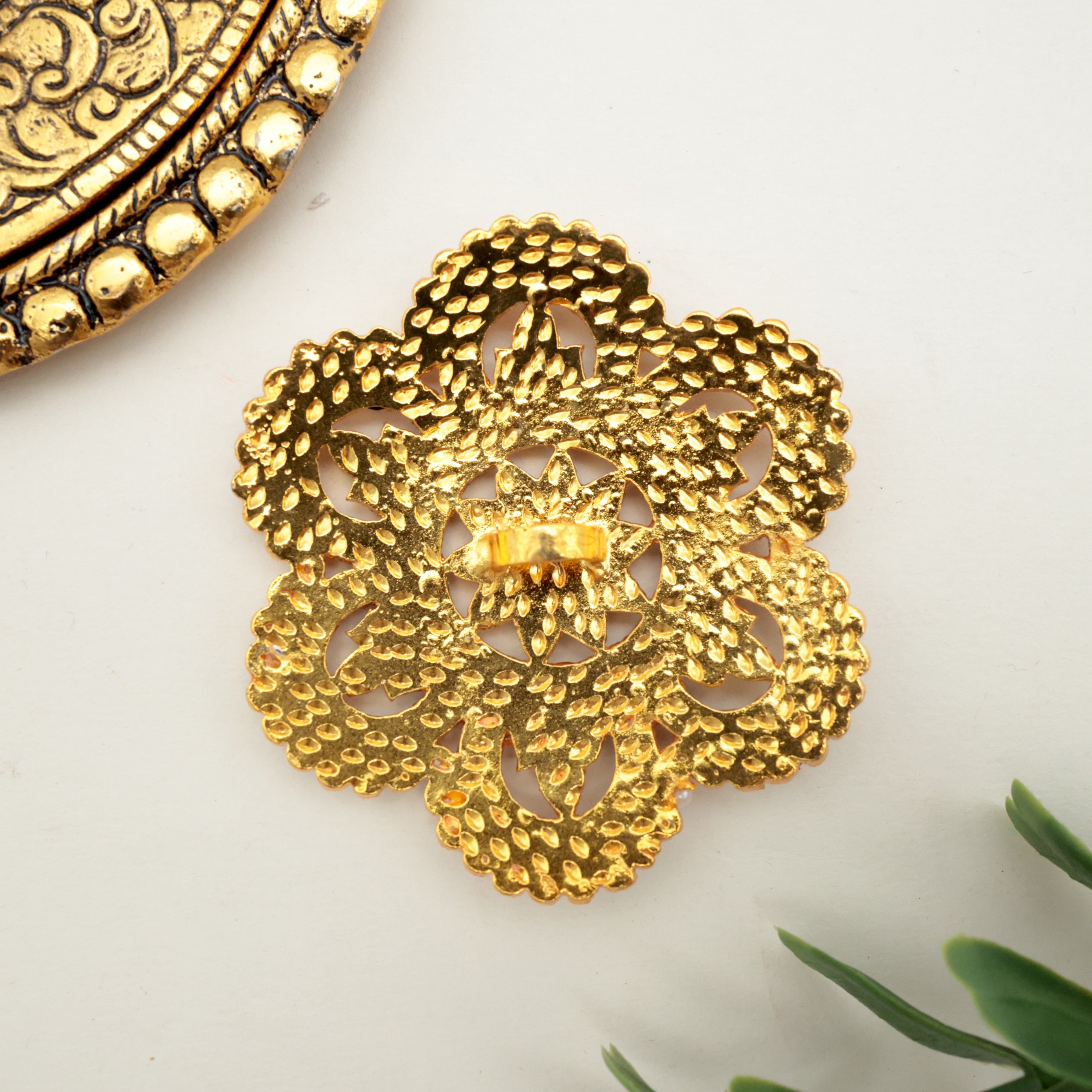 Traditional Temple Gold Polish Flower Kemp AD Rakodi