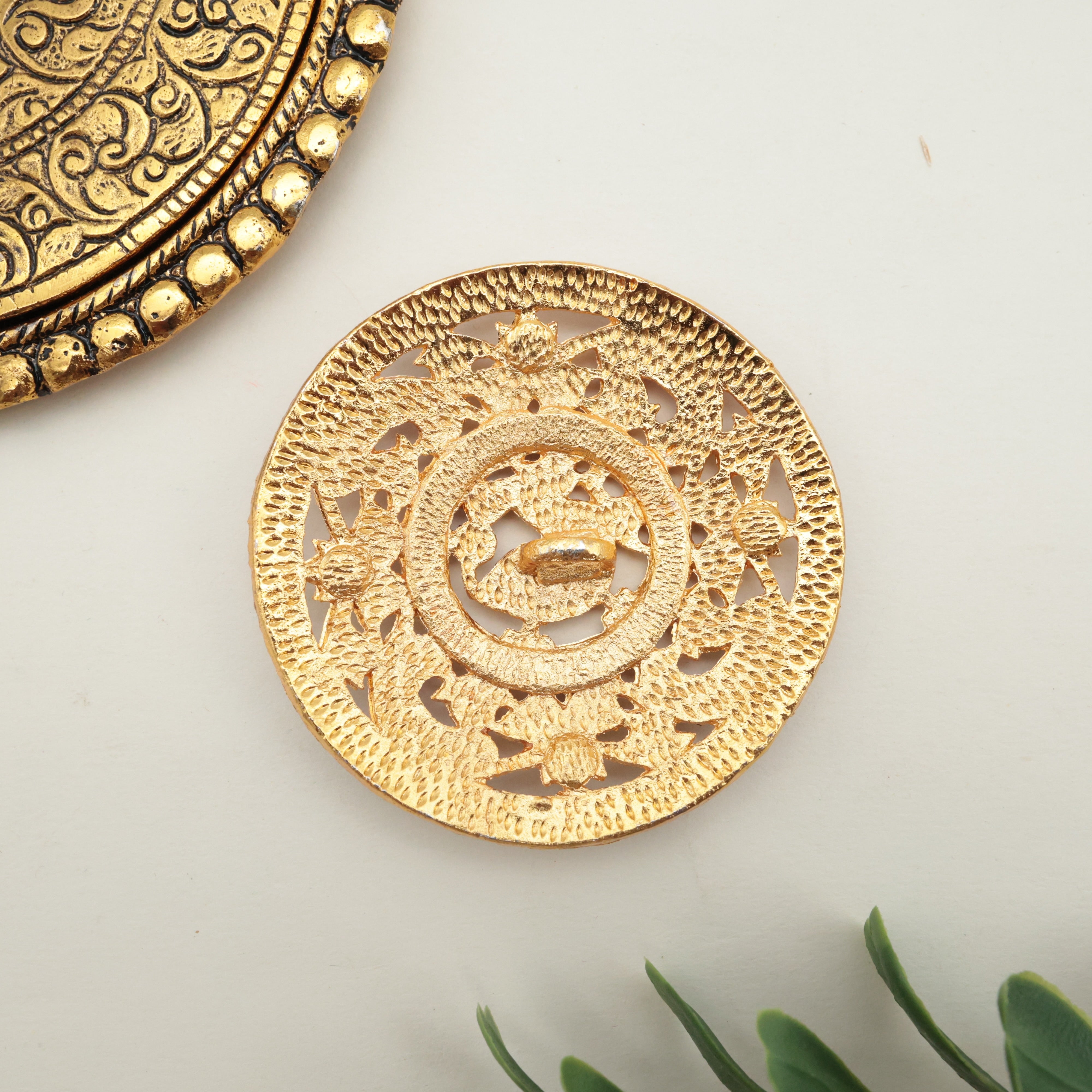 Traditional Temple Gold Polish Annam Kemp AD Rakodi