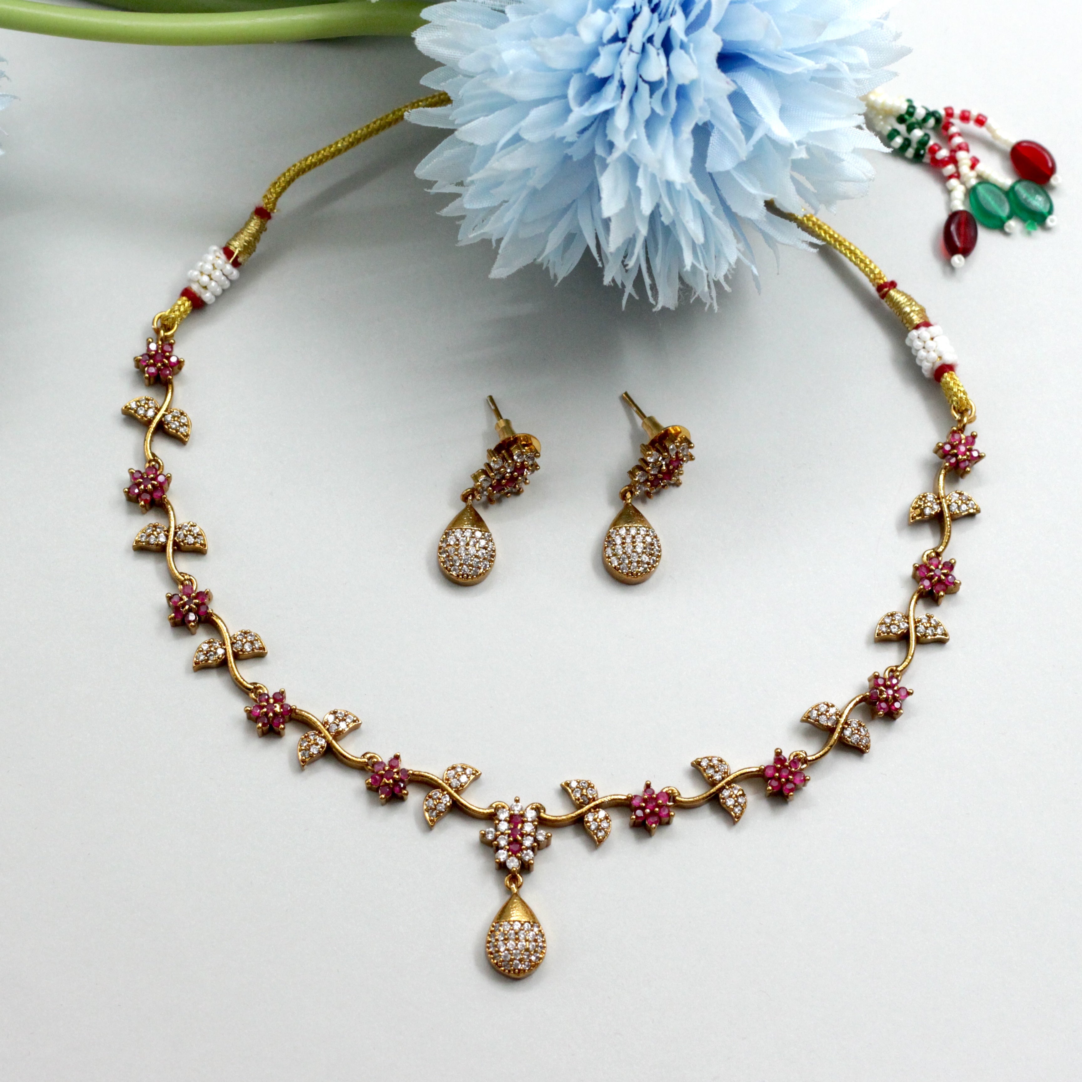 Antique AD Flower Leaf Lightweight Necklace