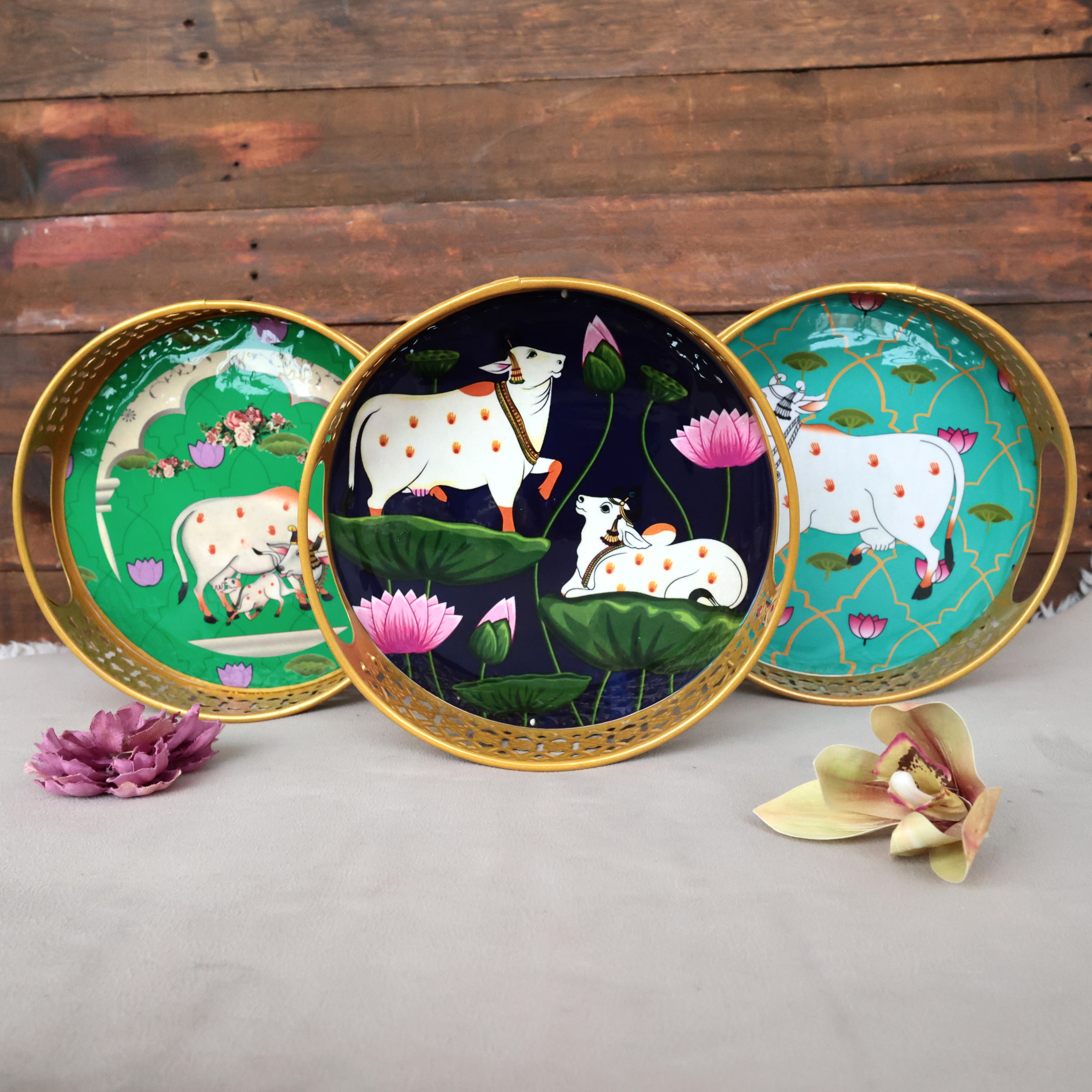 METAL BASED JHALI WORK PICHWAI PRINTED ROUND TRAYS WITH GIFT BOX - 8 INCHES TRAY WITH BOX PACKING