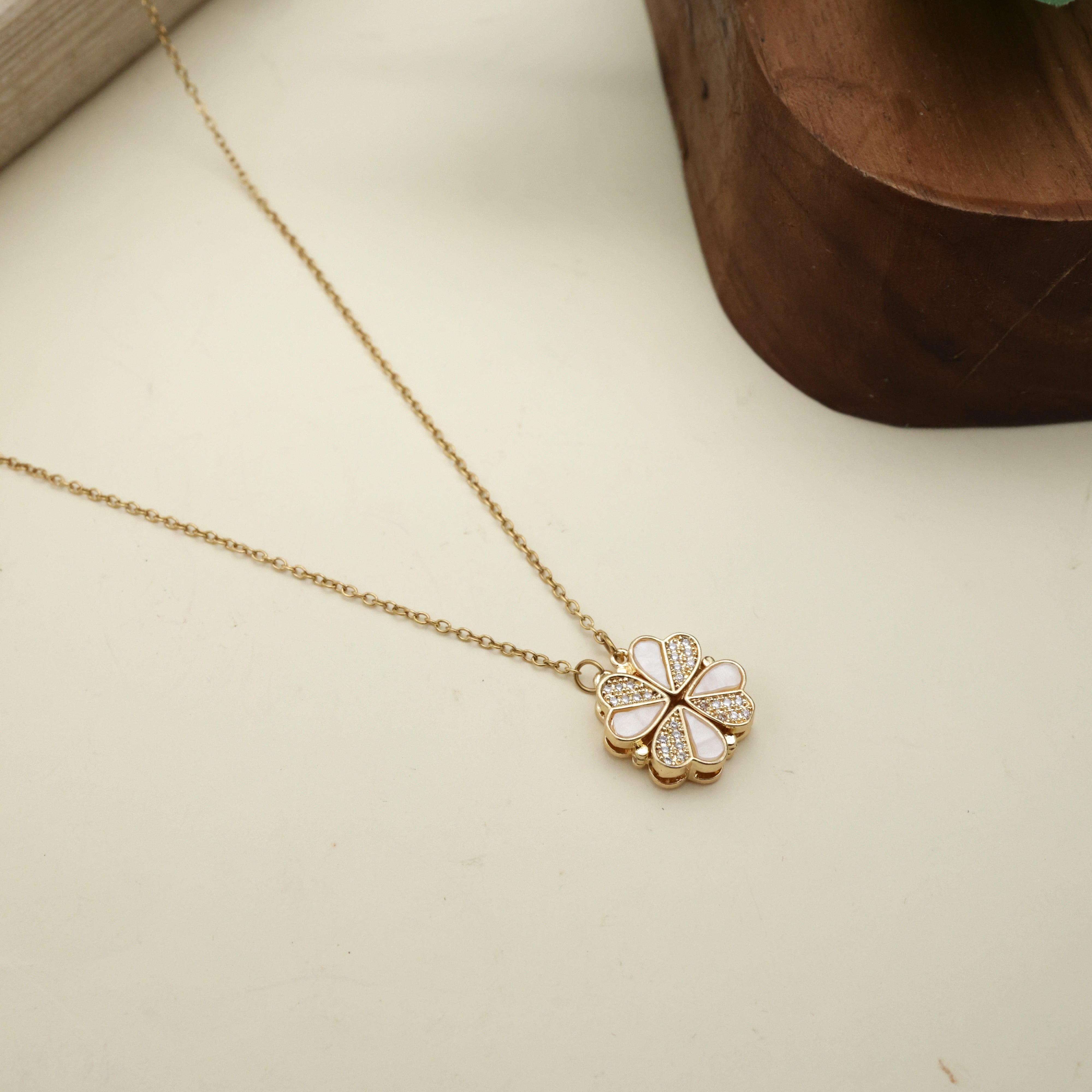 GOLD TONE ANTI TARNISH SHORT CHAIN - Magnetic White Stone Hearts