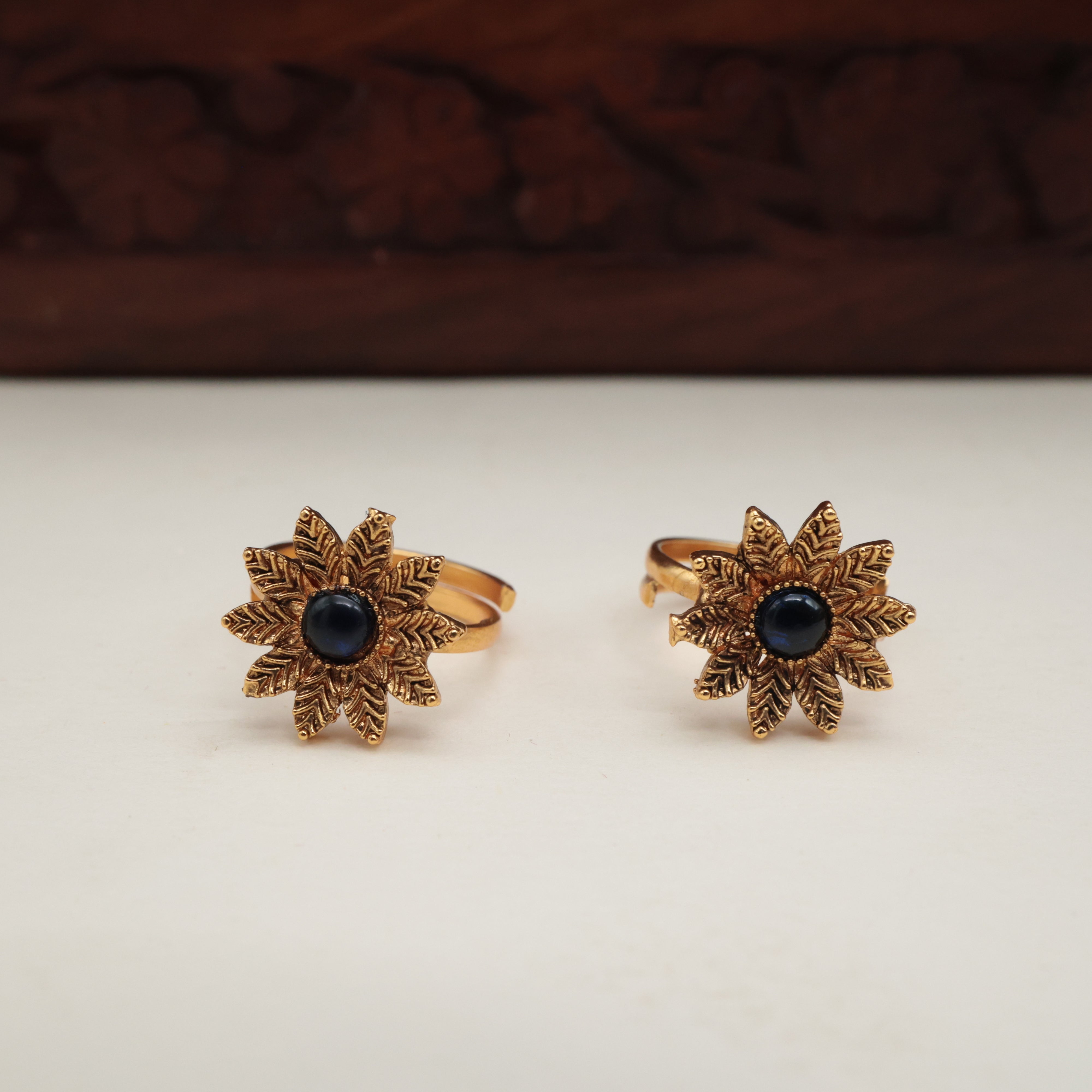 GOLD LOOK PREMIUM FLOWER TOE RINGS FOR WOMEN - TRN002