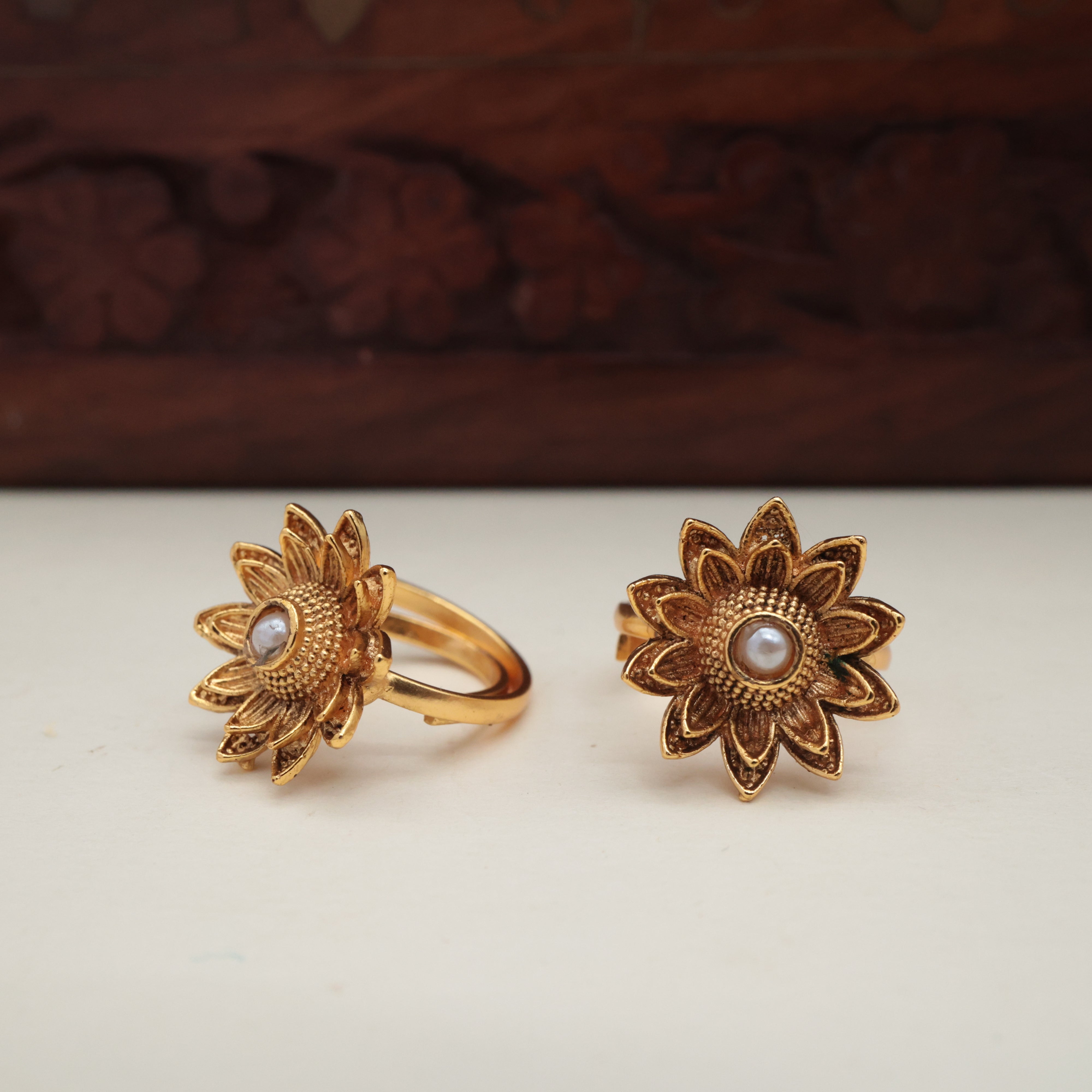 GOLD LOOK PREMIUM FLOWER TOE RINGS FOR WOMEN - TRN005