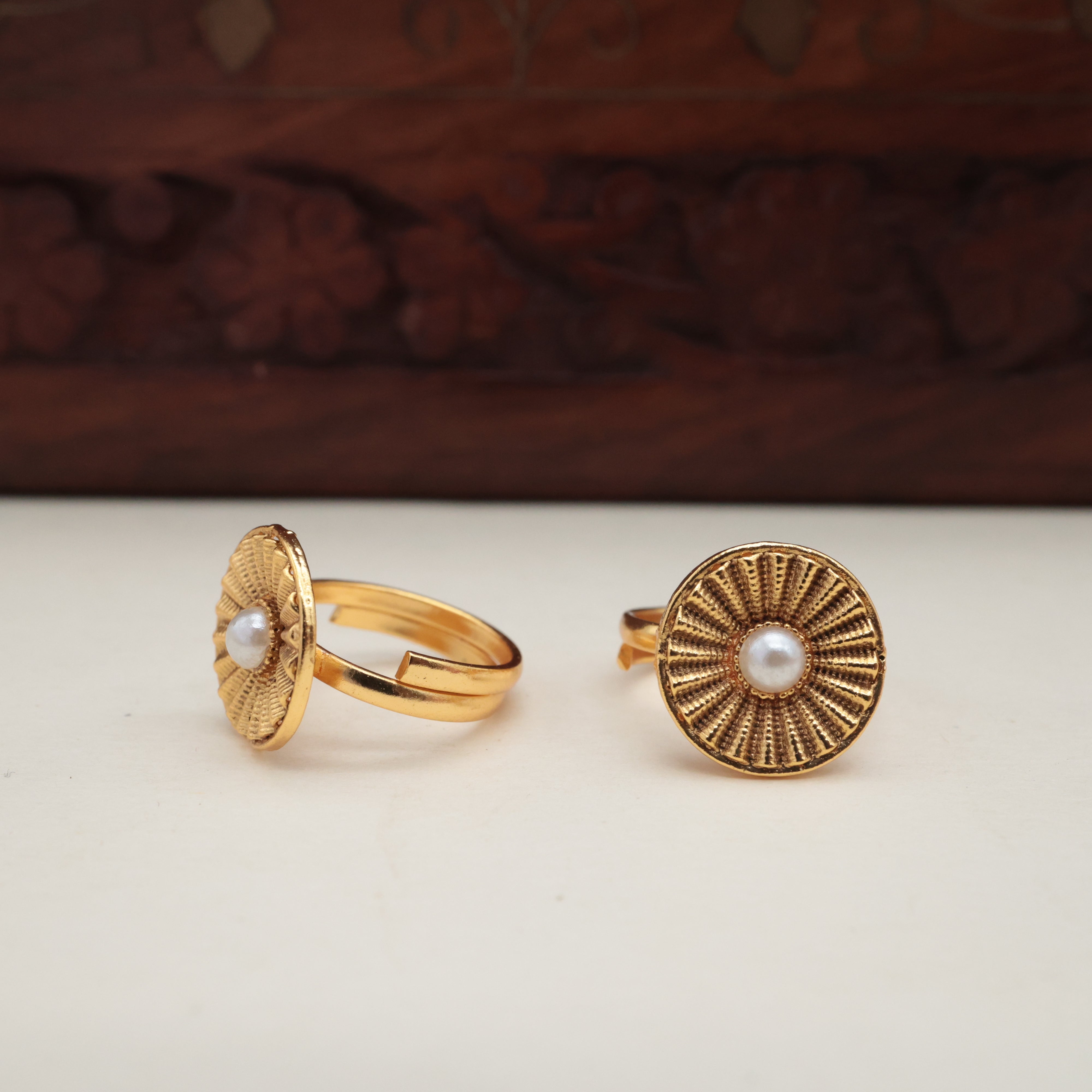 GOLD LOOK PREMIUM FLOWER TOE RINGS FOR WOMEN - TRN011