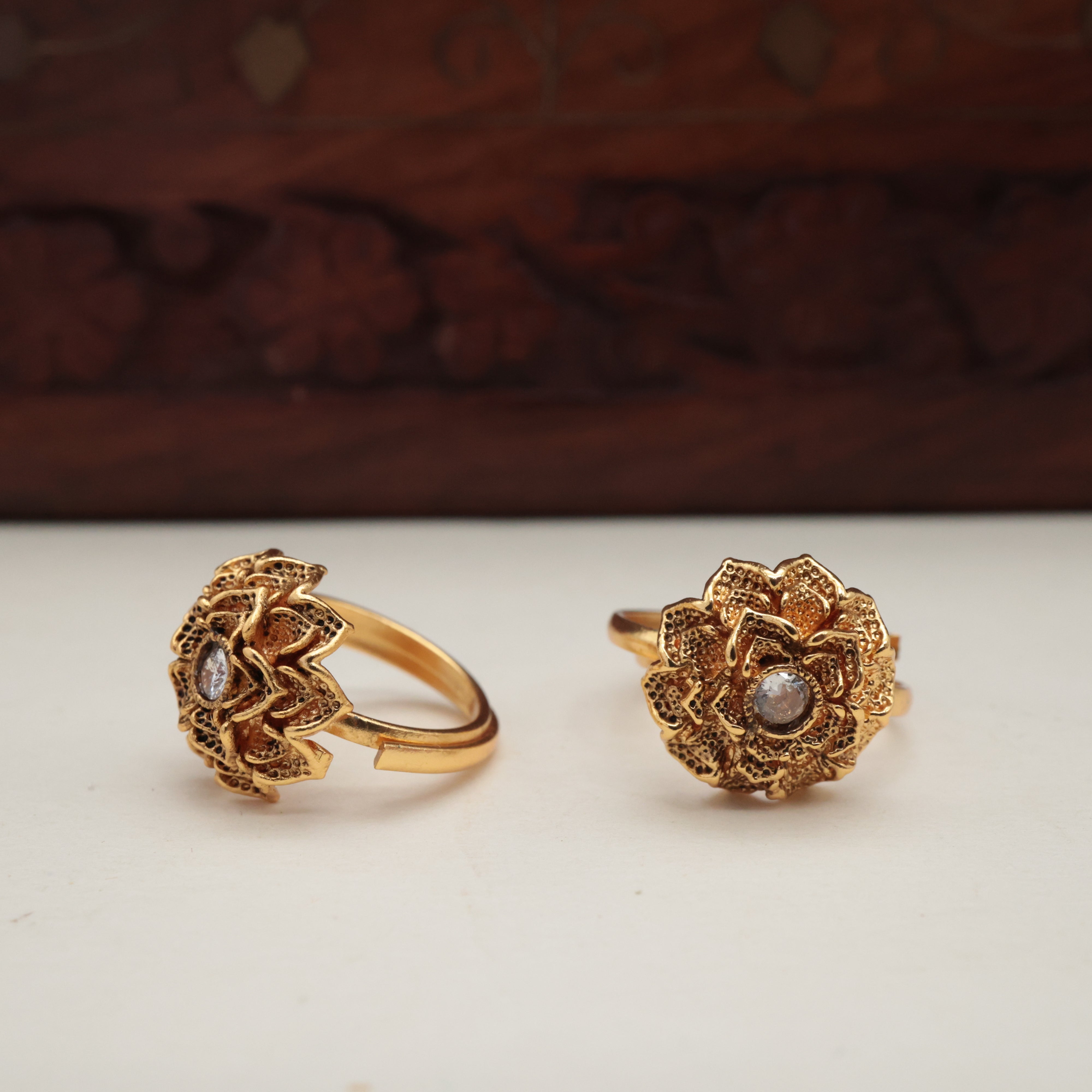 GOLD LOOK PREMIUM FLOWER TOE RINGS FOR WOMEN - TRN012